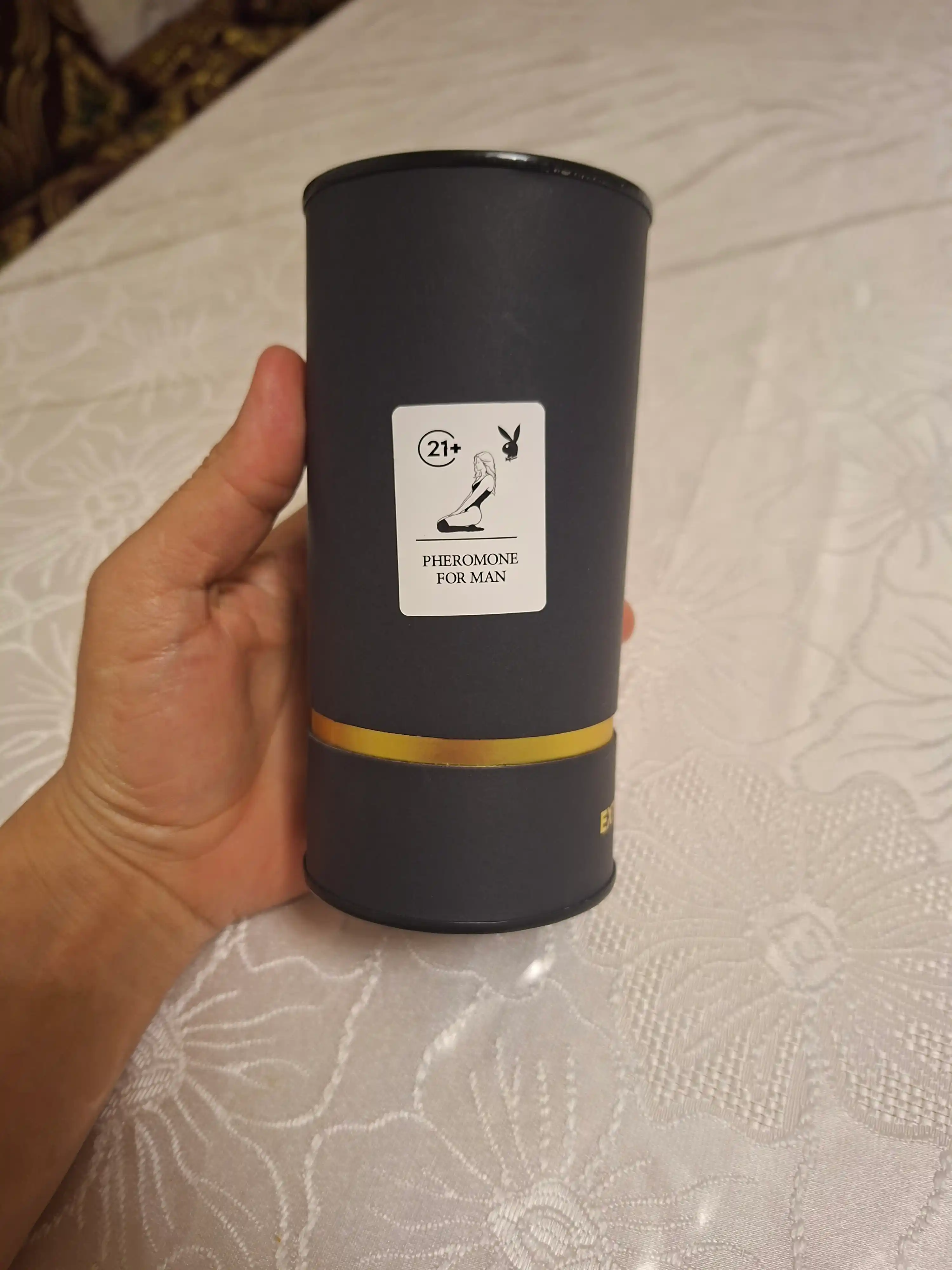 Erkaklar uchun atirlar va atr suvi