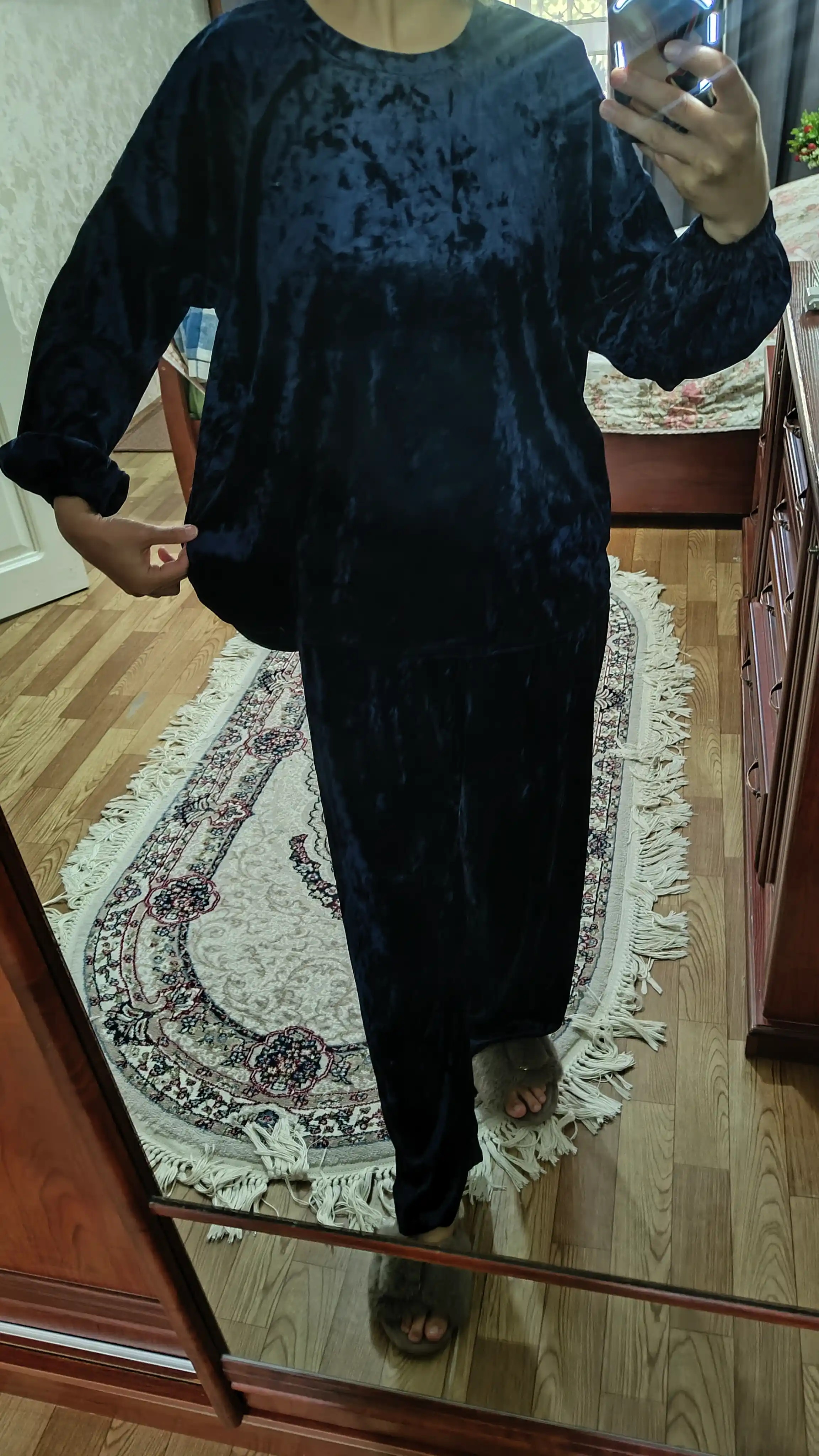 Ayollar uchun yumshoq velur sport kostyumi Saraah,s
