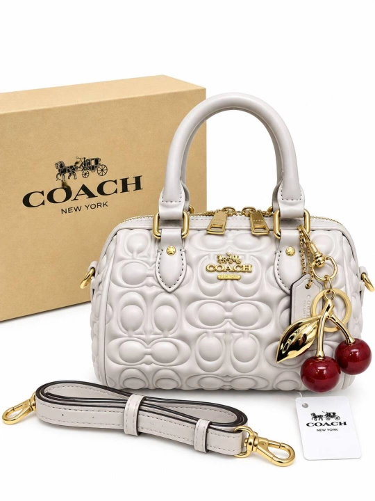 COACH ayollar sumkasi — yelka tasmali, olcha bezakli - 