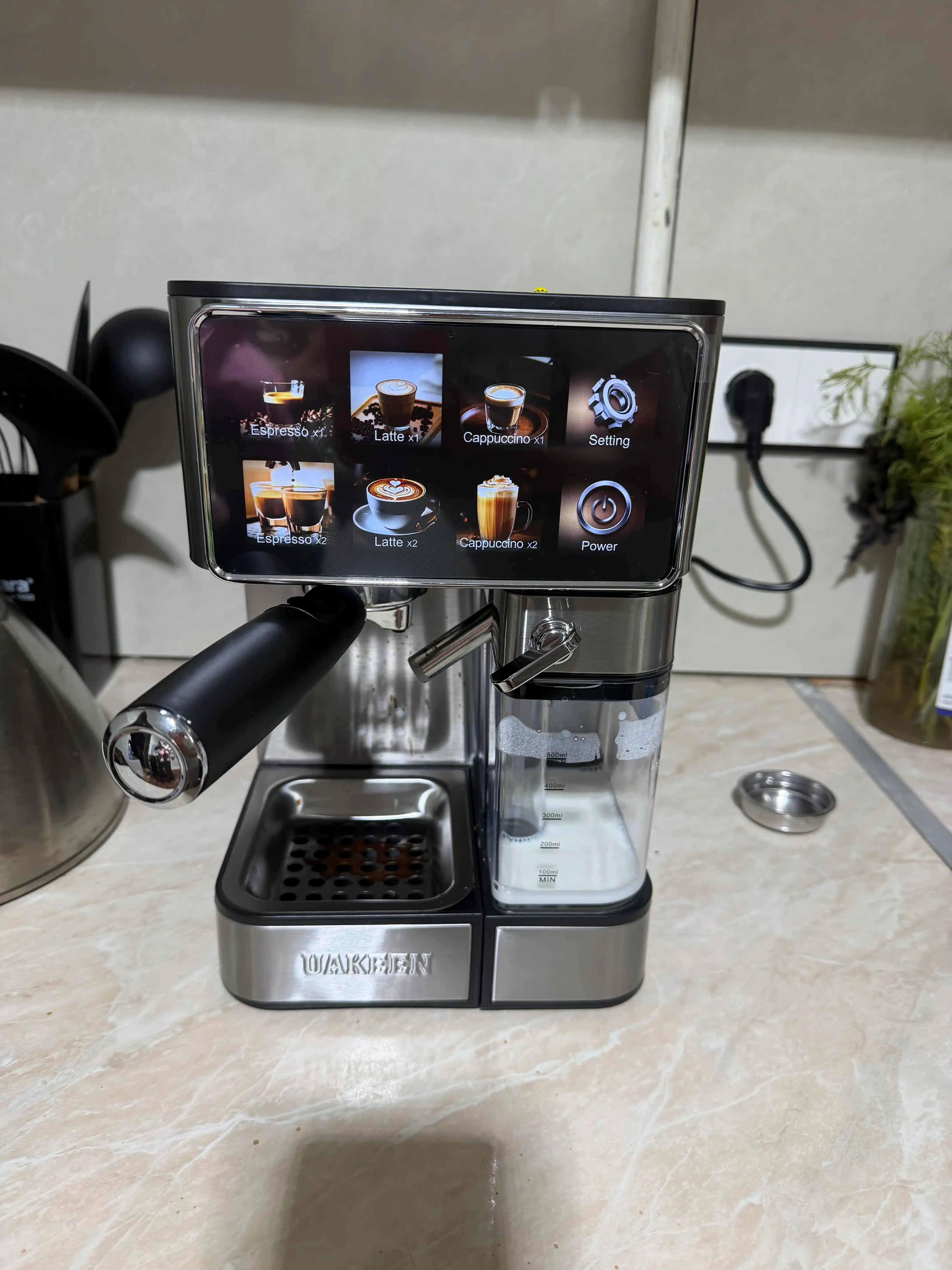Uakeen ZL-1503 avtomatik kapuchinatorli qahva mashinasi, bosimi 20 bar, quvvati 1450 vatt