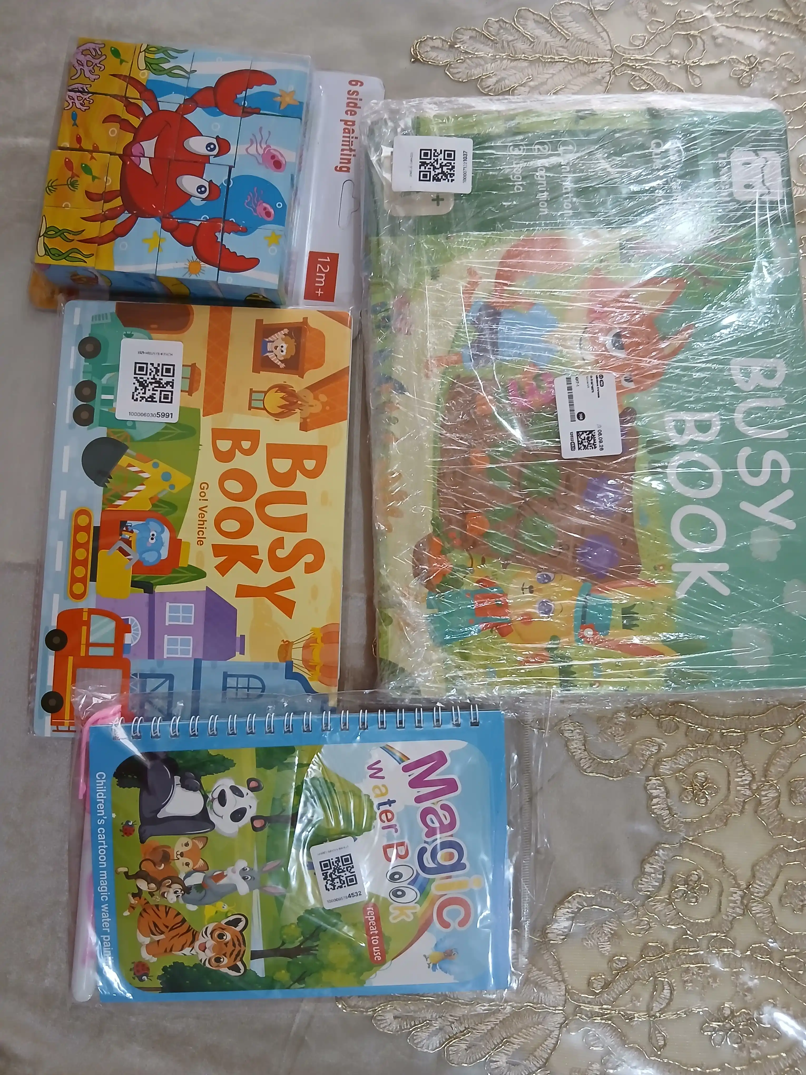 Busy Book Birinchi so‘zlar bu bolalar uchun  ingliz tilidagi kitob, rivojlantiruvchi