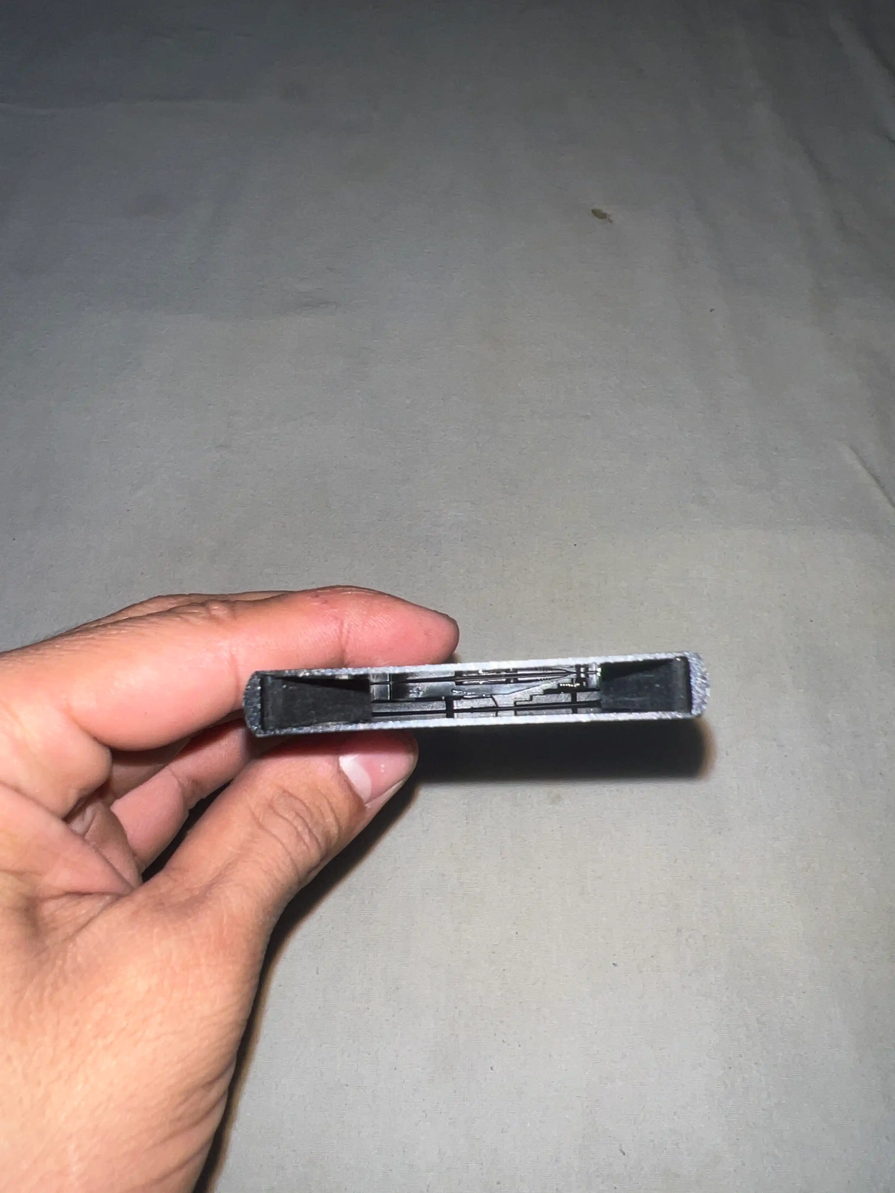 Metall kardxolder-RFID himoyasi, ixcham va ishonchli, hujjatlar uchun taktik