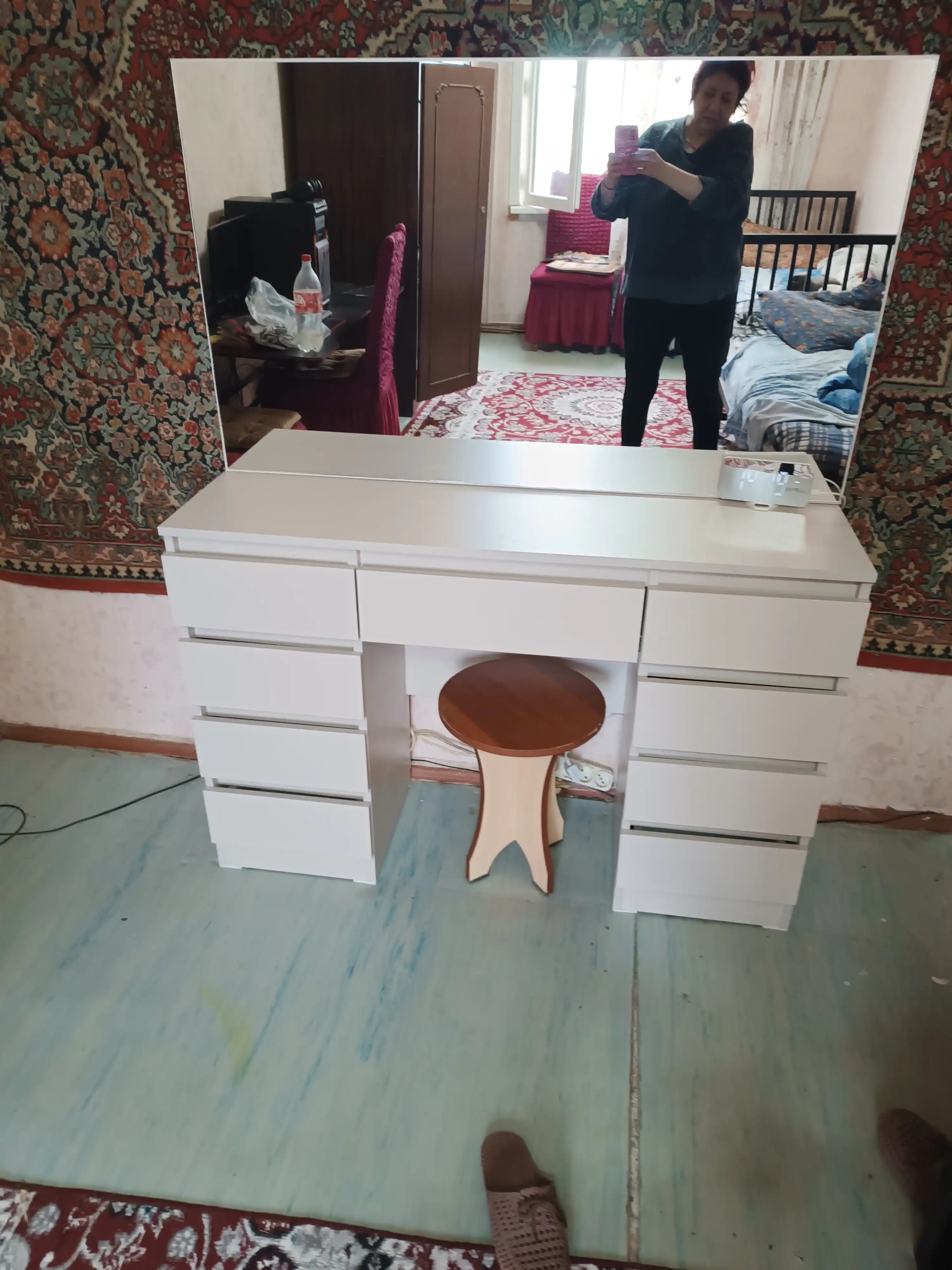 Pardoz stoli ko'zgu bilan ZARA, kosmetika uchun tumba, 120 sm