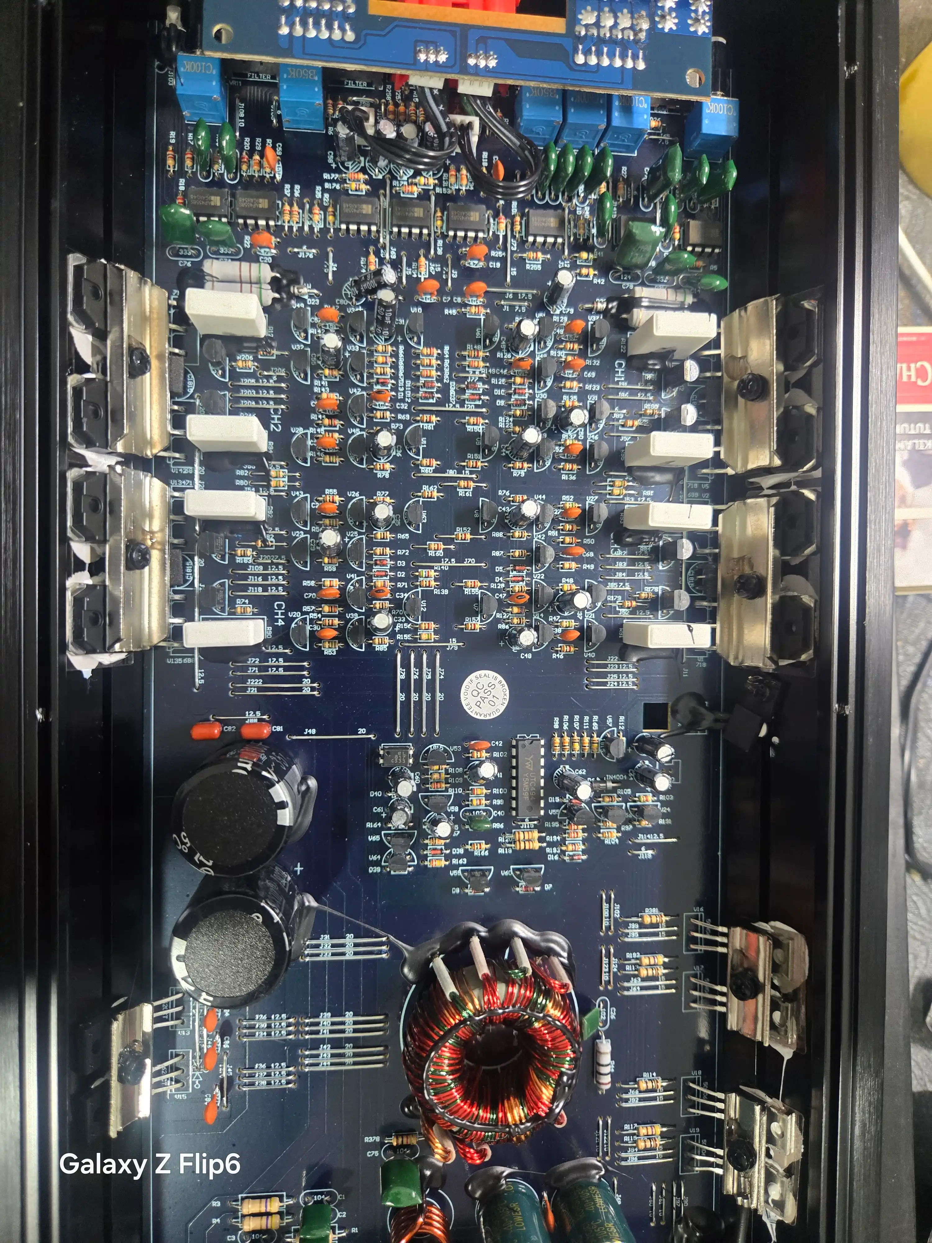 BLAUPUNKT AMP2604 avtomobil kuchaytirgichi, 4 kanalli, 1000 Vt, AB klass