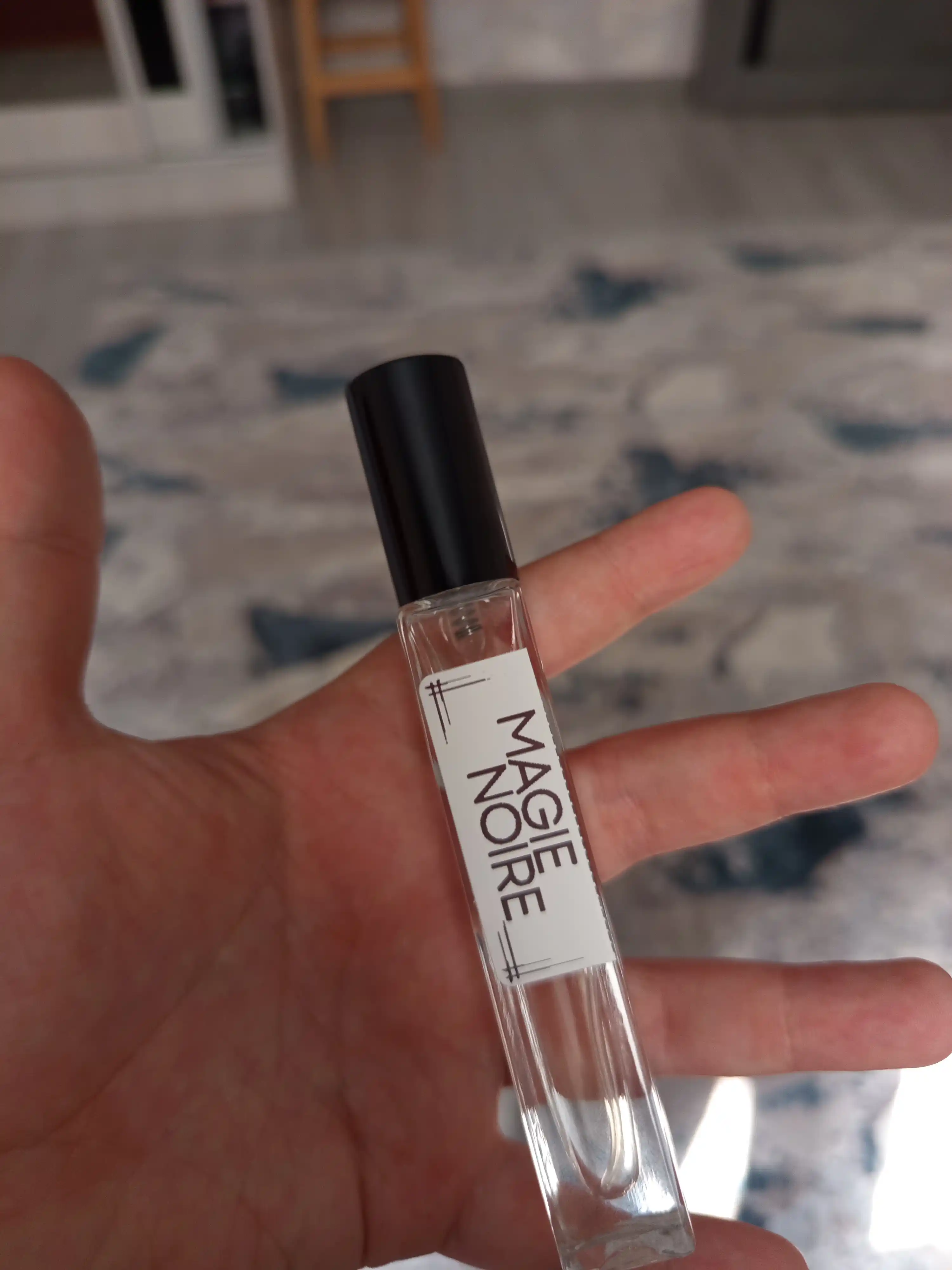 MAGIE NOIRE erkaklar atiri, 10 va 30 ml hajmlarda, namunalar