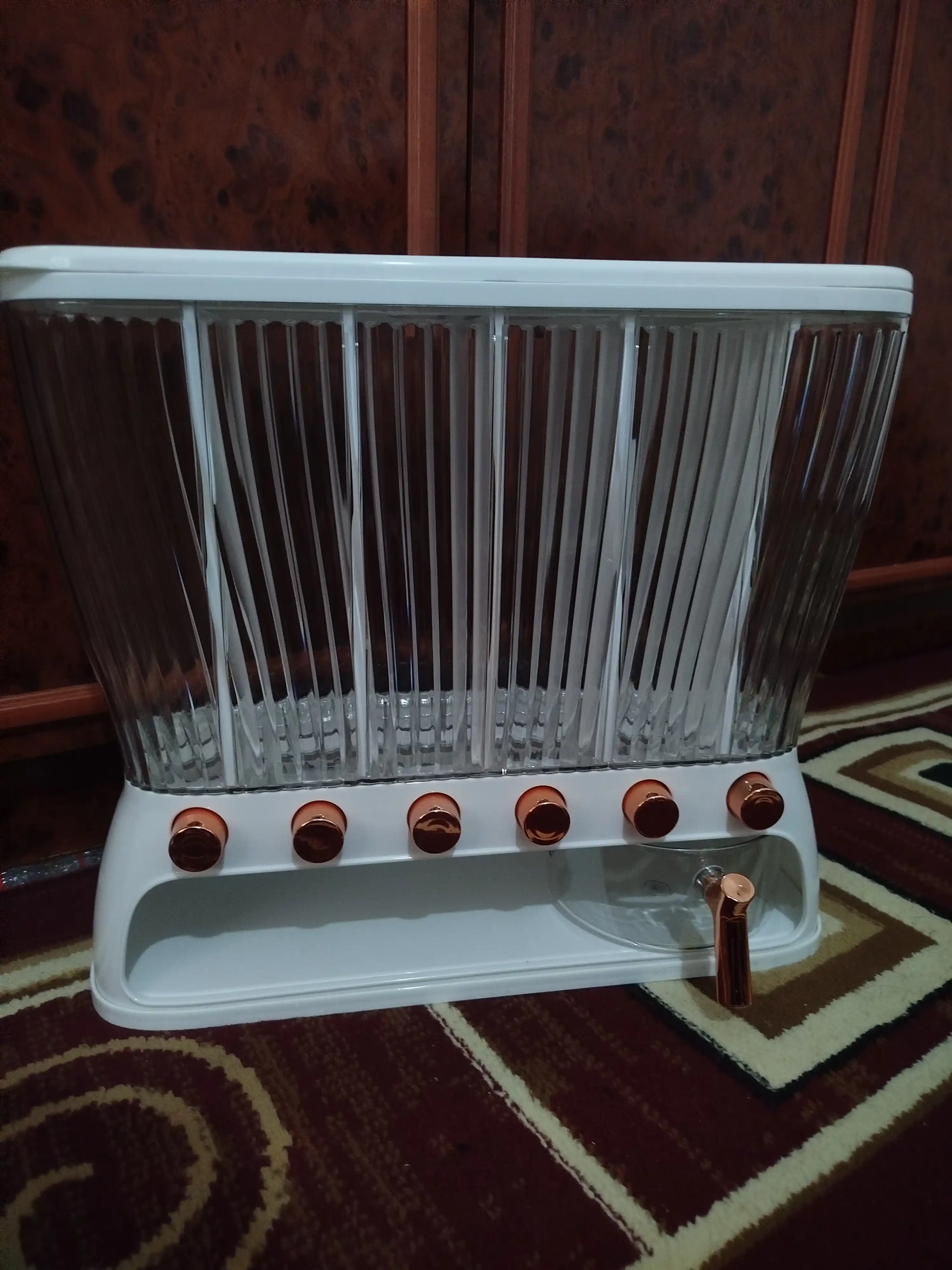 Yormalarni saqlash uchun  konteyner-dispenser, dozator bilan, 6 ta bo‘limdan, 12.5 l
