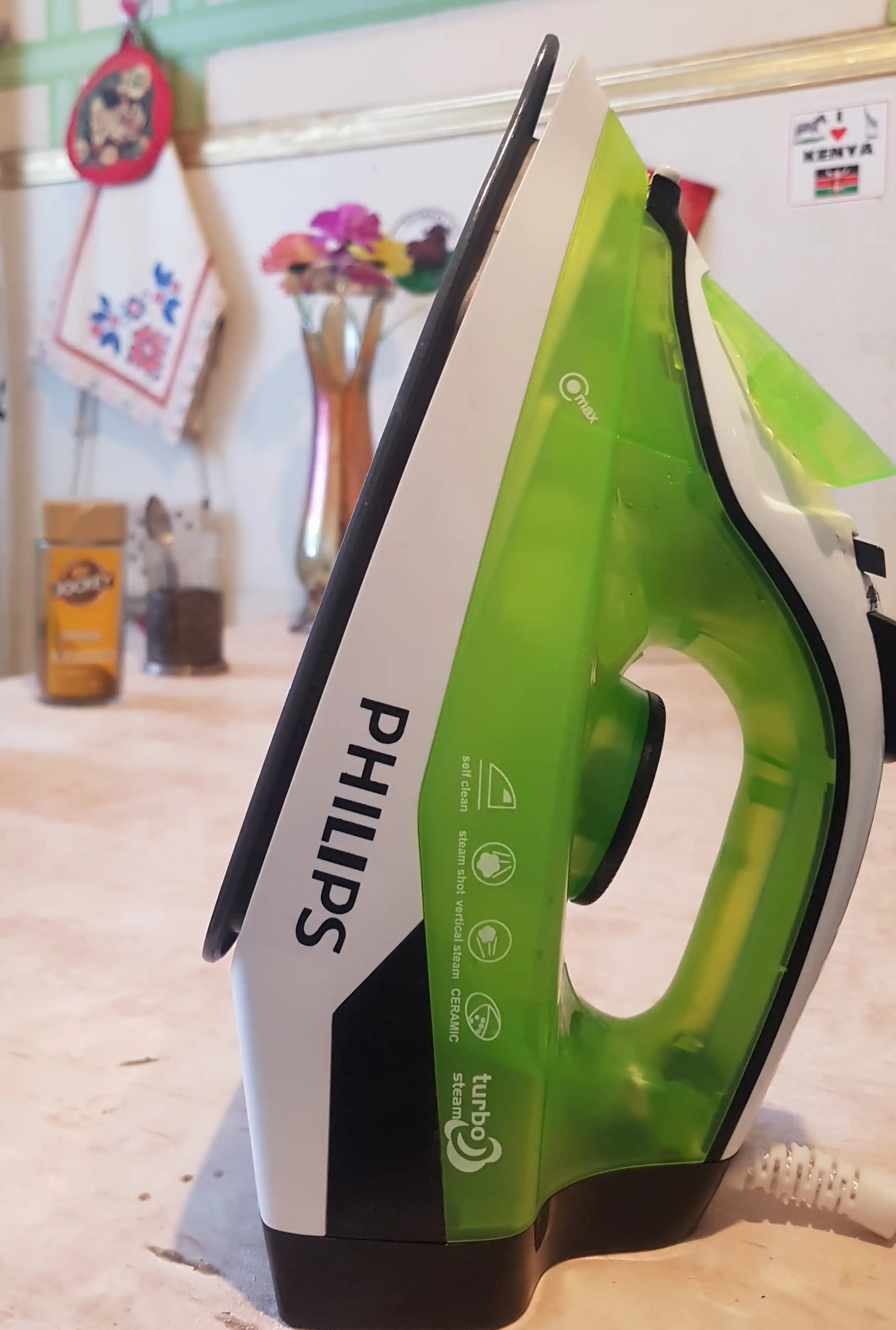 Утюг PHILIPS  паровой 2000-2600W с керамической подошвой и самоочисткой