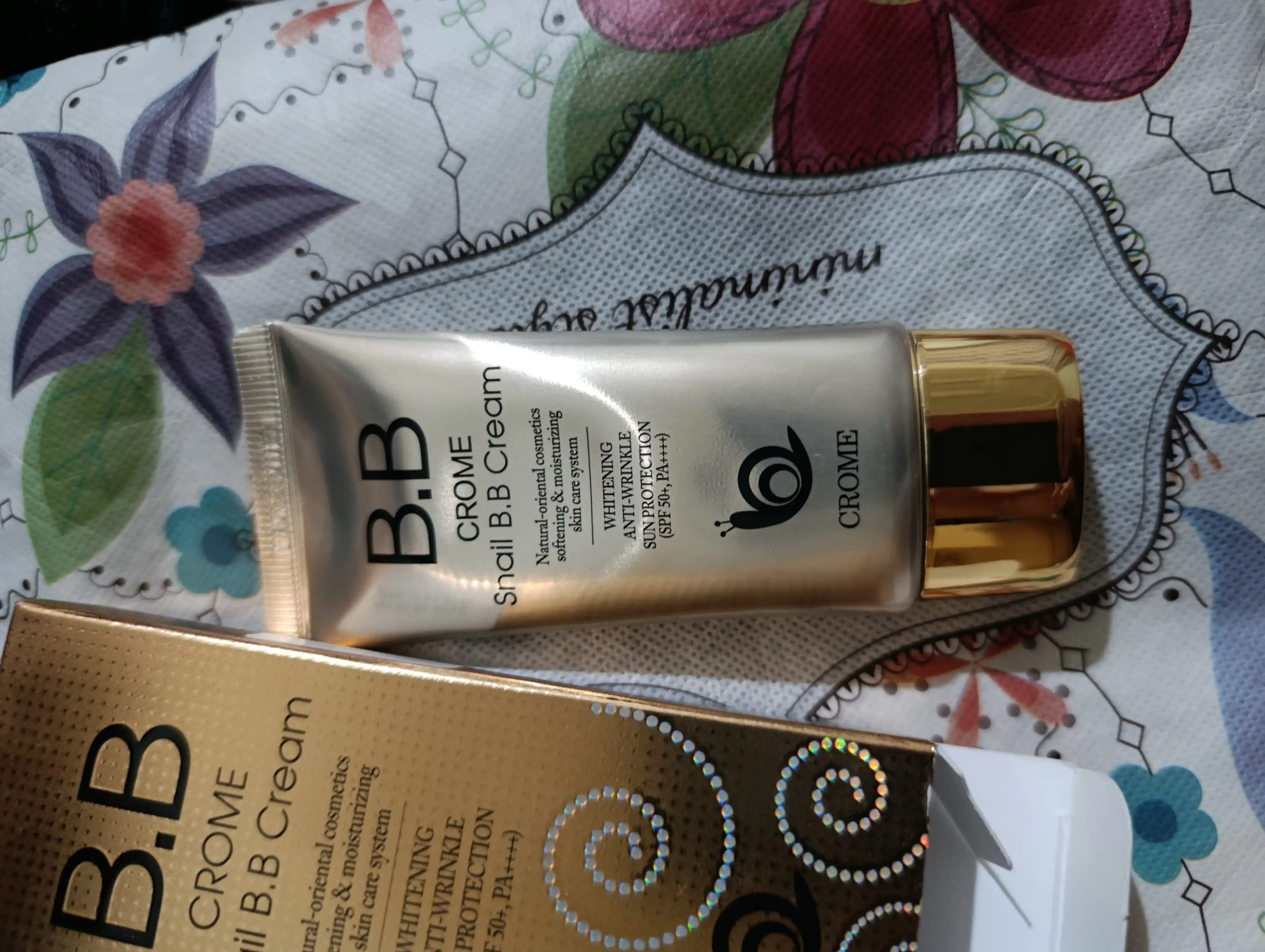 CROME SNAIL BB krem SPF50, с муцином улитки, отбеливающий тональный крем