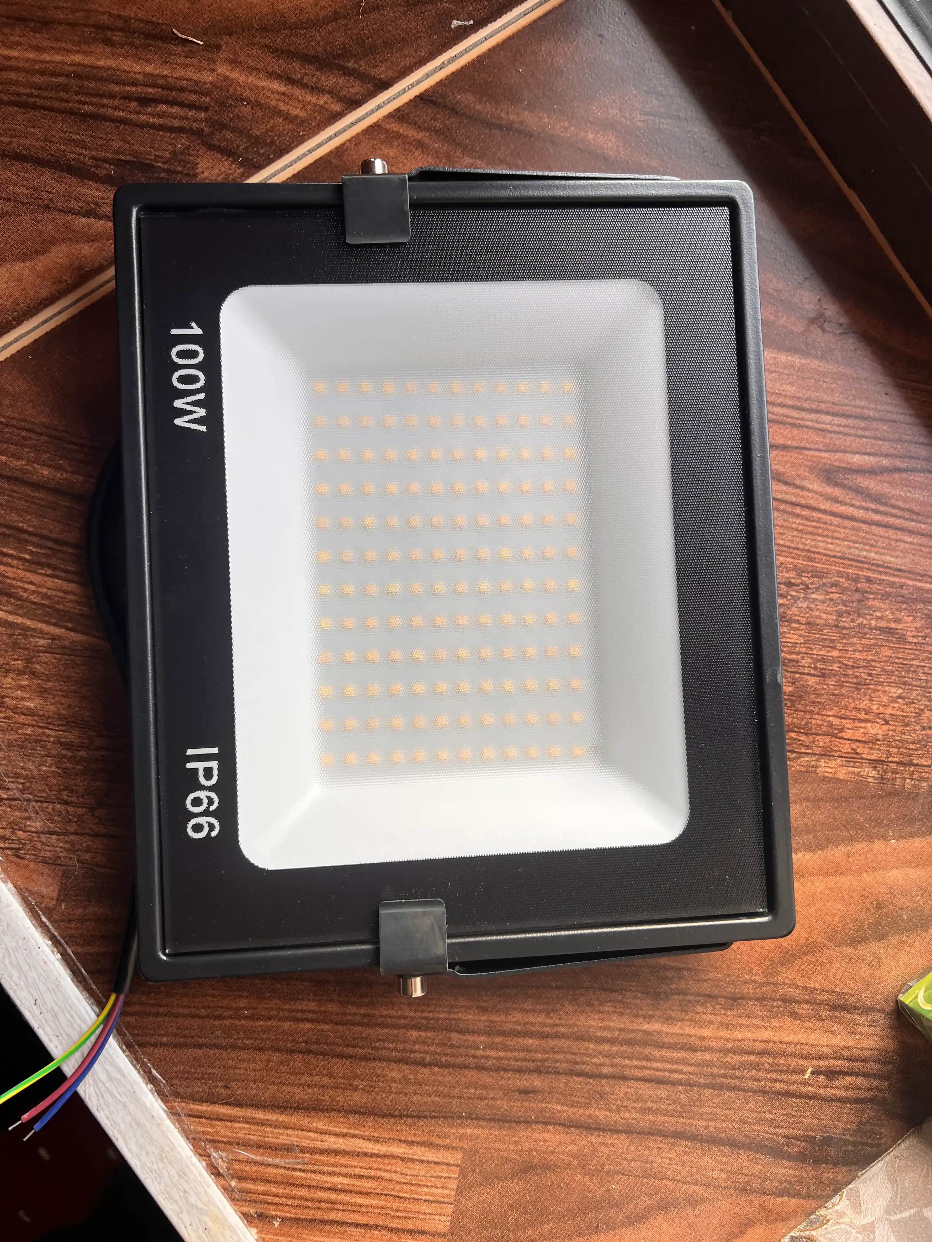 Beltoms Svetodiodli LED Projektor 100W — Yuqori sifatli chiplar, o'ta kuchli