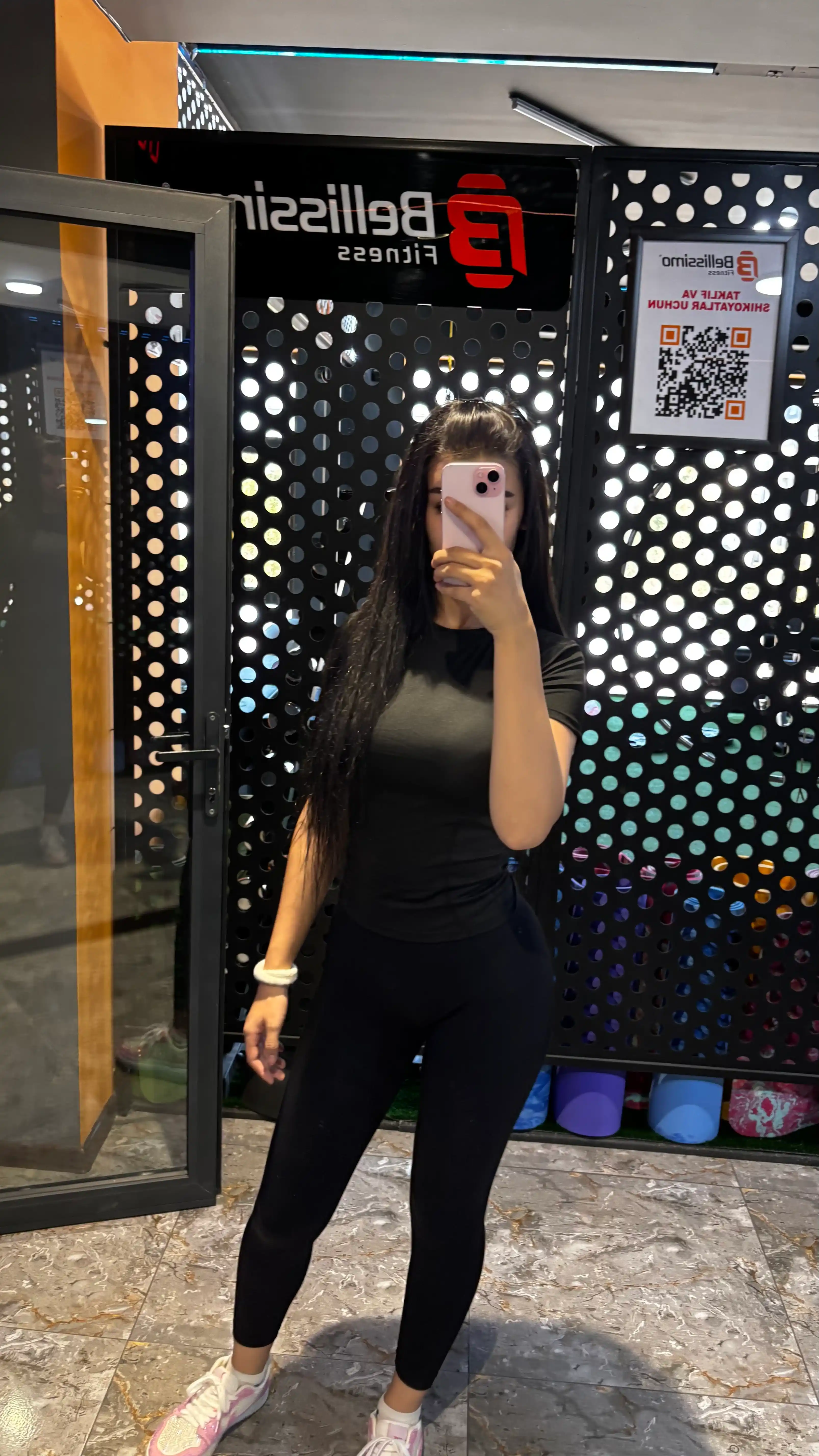 Ayollar uchun slim fit kompression futbolka FITMUSE fitness sport uchun qomatni tortuvchi