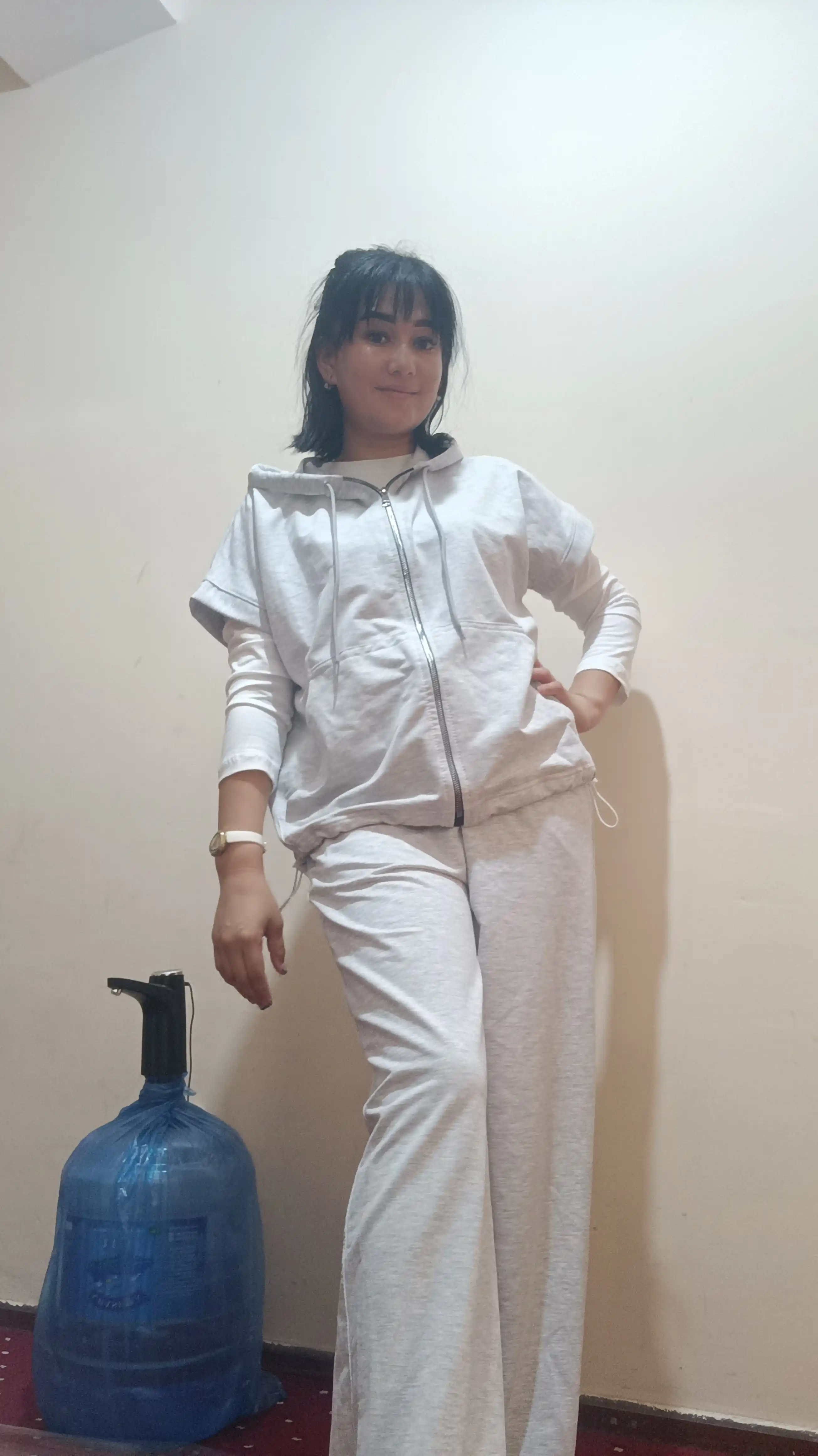 Ayollar uchun sport troyka kostyumi kapyushonli jilet va keng shimli razmer standart44-50