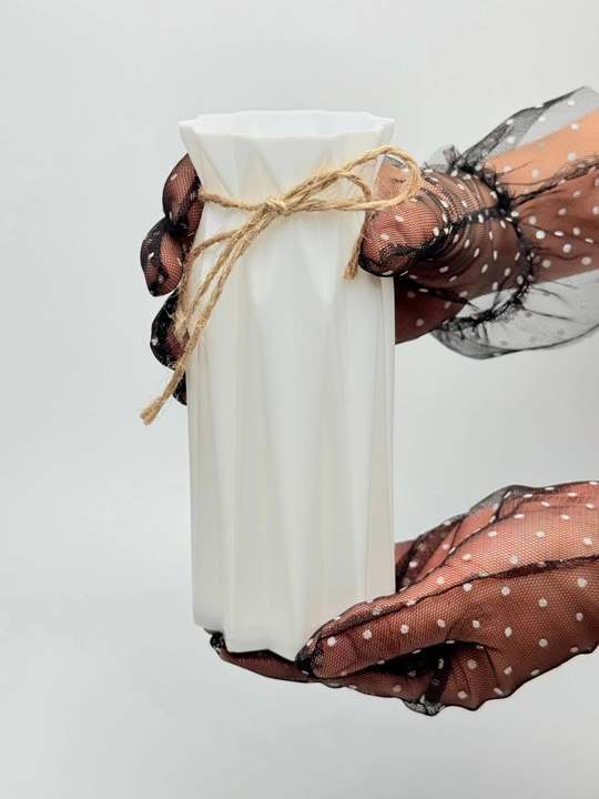 Tabiiy va sun’iy gullar uchun guldon vaza, plastik, kauchuk va plastmassa materiallardan