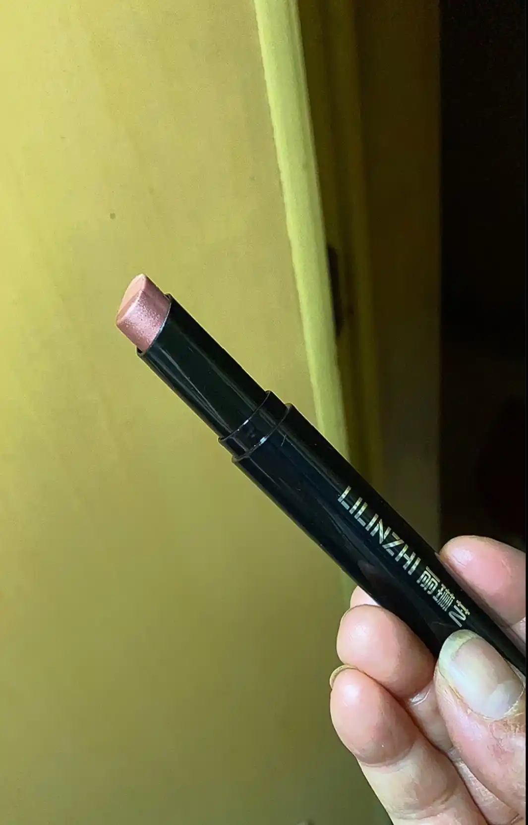 Ko‘z uchun tenlar, 3 tasi 1 da, qovoqlar uchun ten-qalam, ergonomik 25° egri shakl