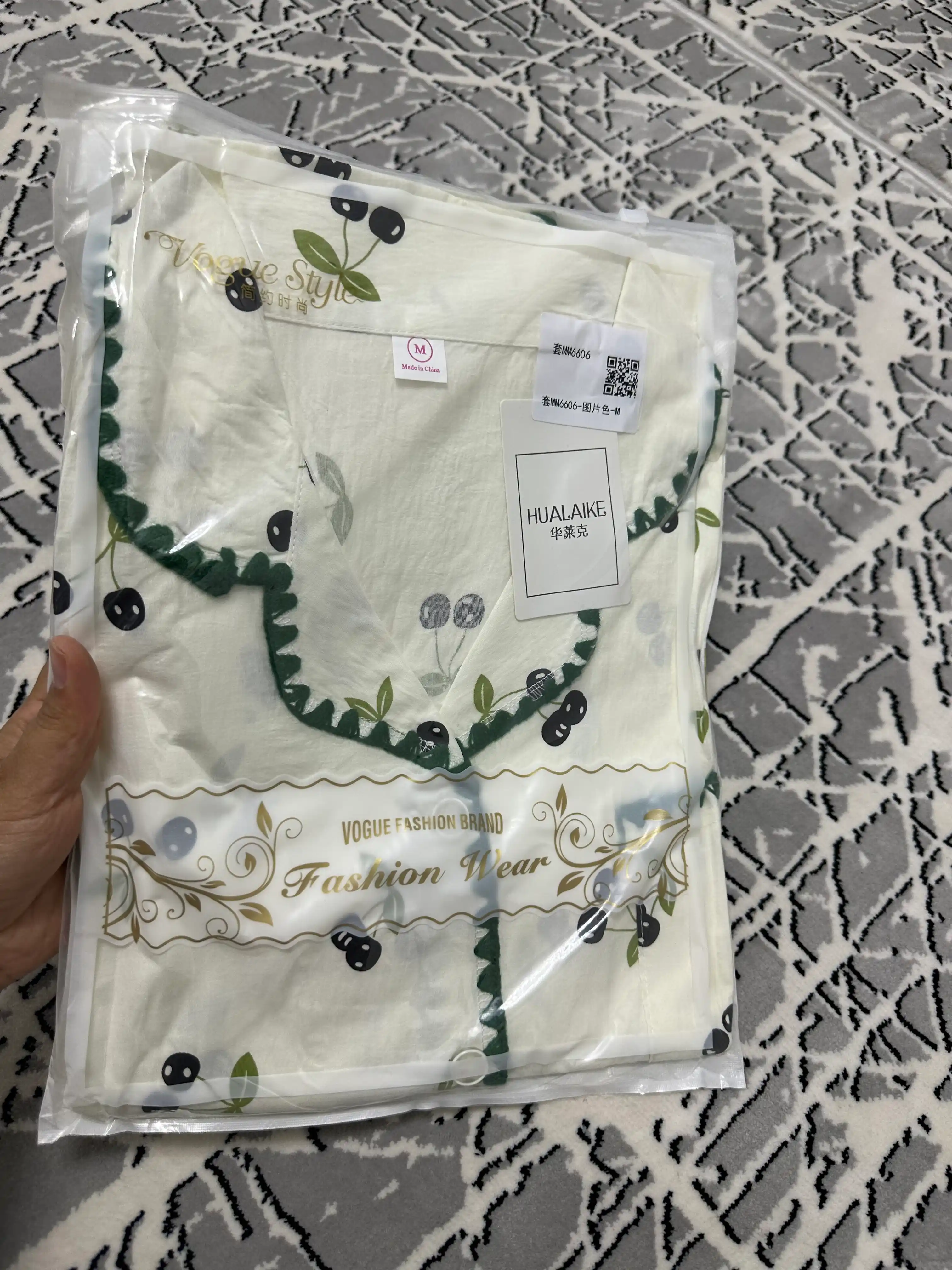 Ayollar pijamasi, ishton bilan