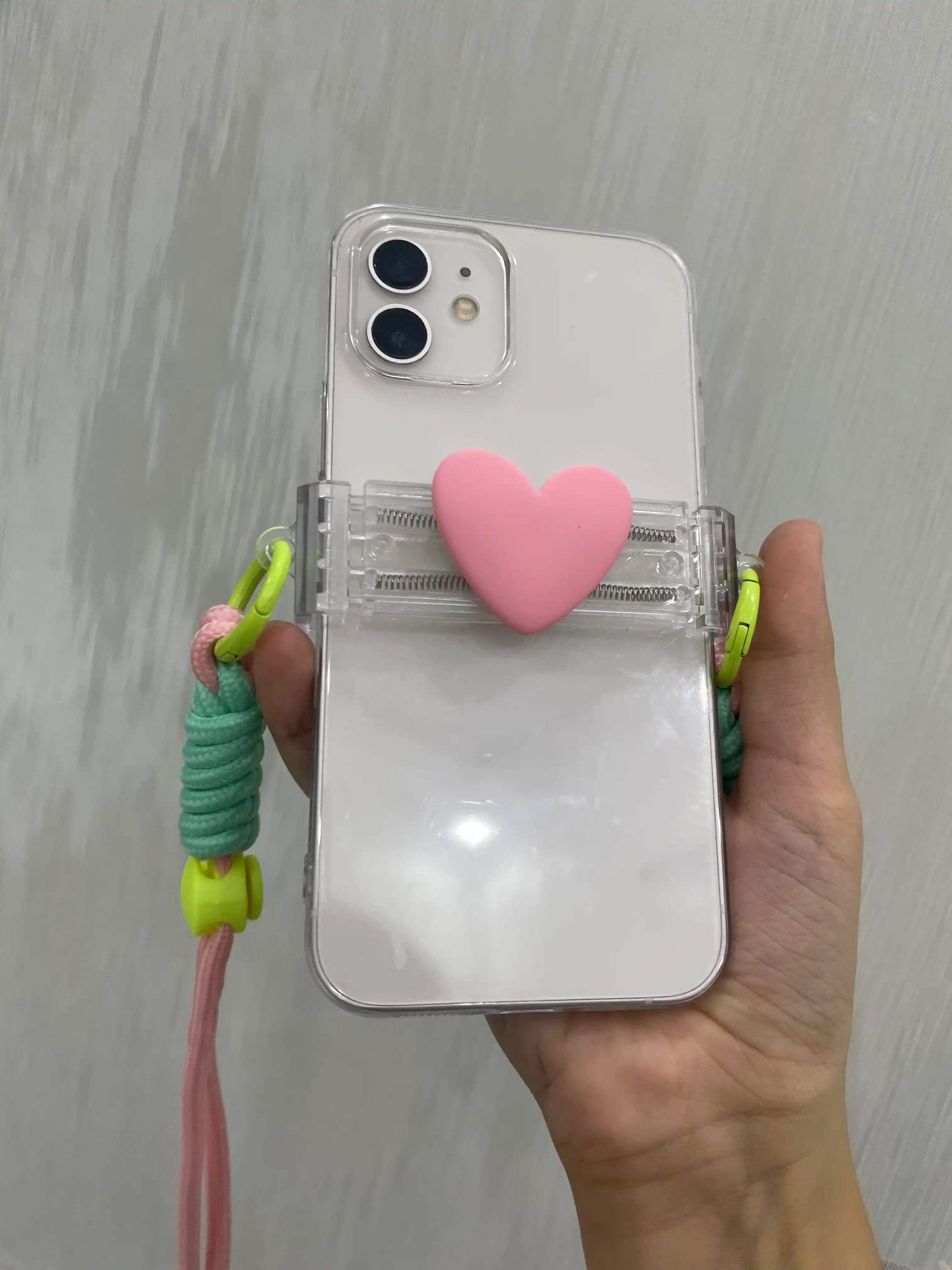 Universal bog`ich istalgan telefon uchun, ushlagich bo`yin va yelkaga, shnurok