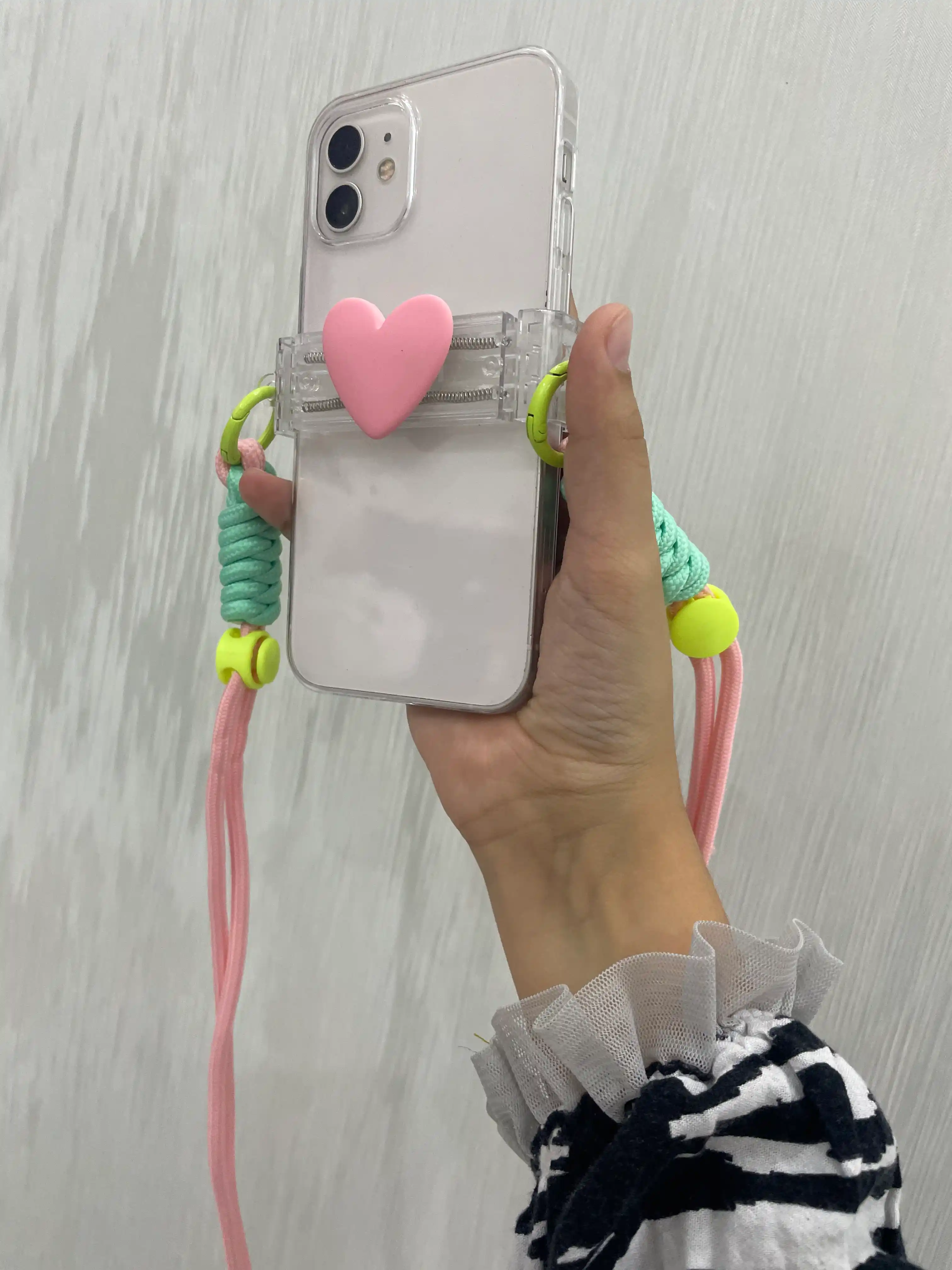 Universal bog`ich istalgan telefon uchun, ushlagich bo`yin va yelkaga, shnurok