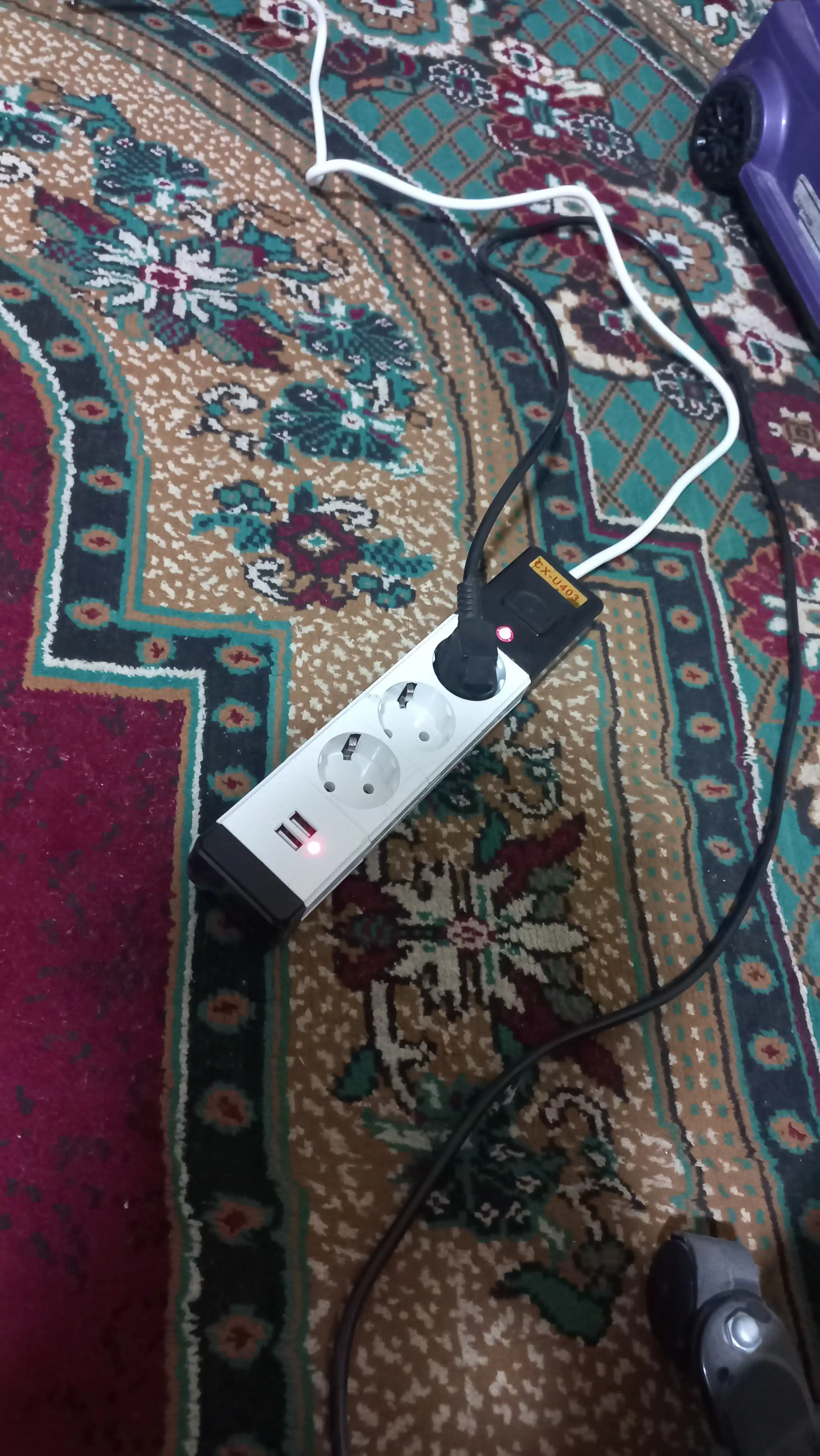 Сетевой фильтр с USB 3 розетки + 2 USB, 10 А, 2500 Вт, кабель ПВС 3/5 м, кнопка ВКЛ/ВЫКЛ