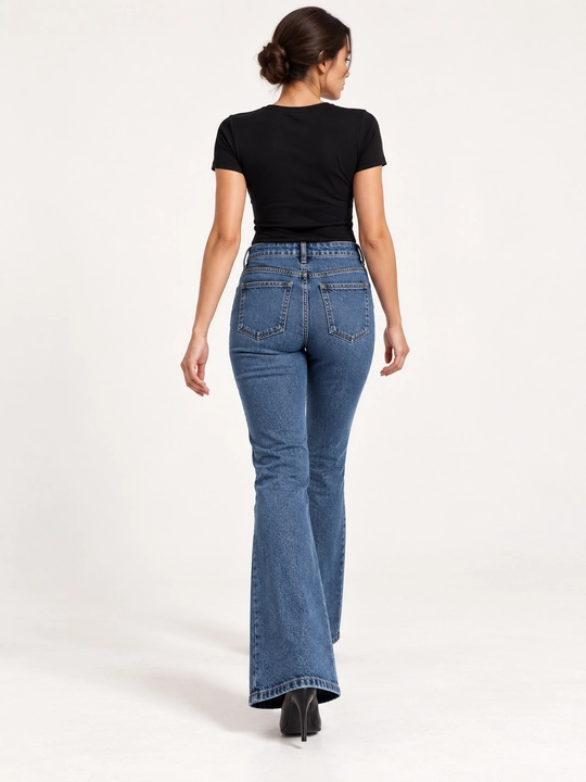 Ayollar jinsi shimlari Bootcut, qora, Mid Rise - 