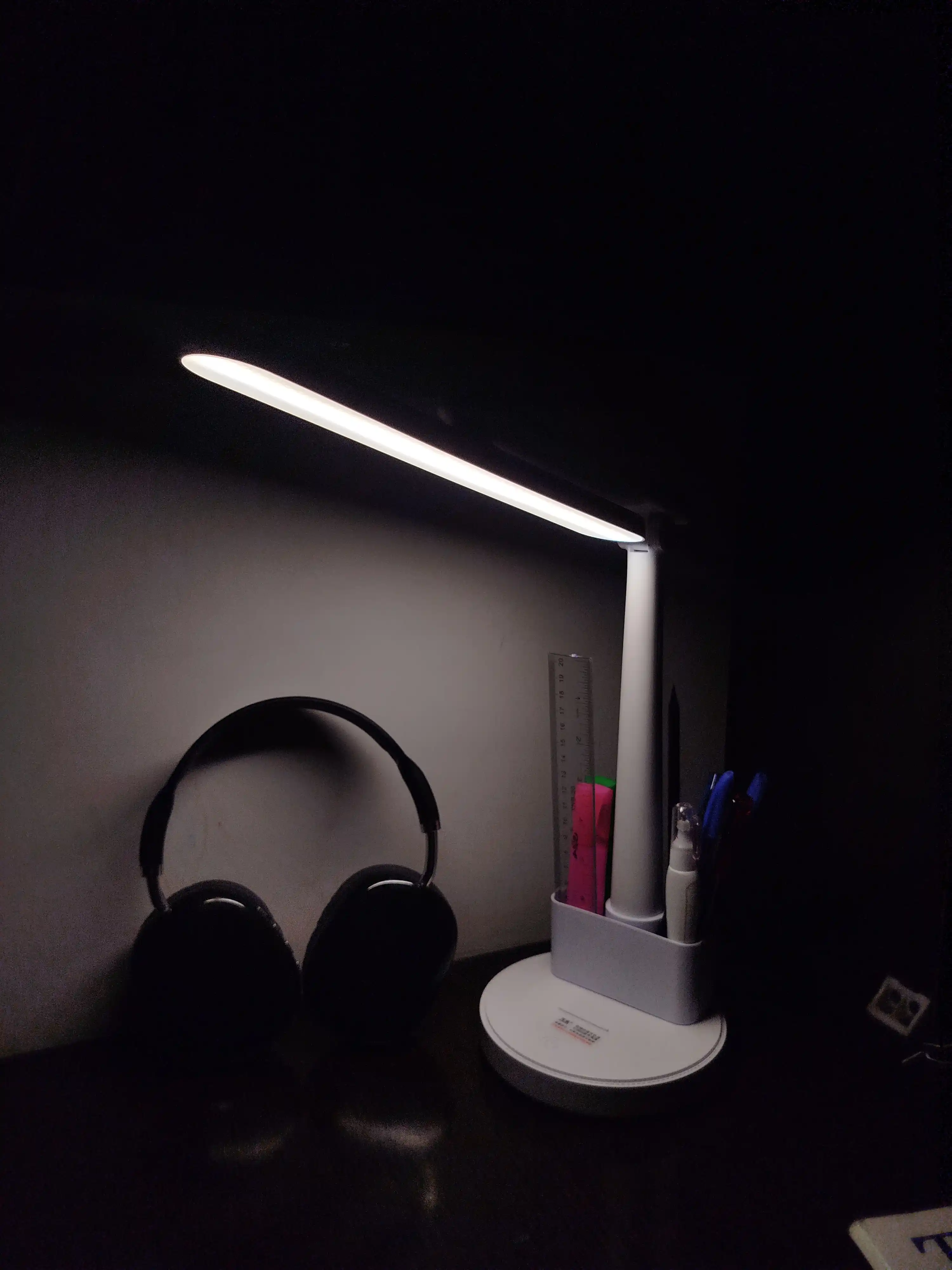 Smart LED lampa, yorqin nur va tashkilotchilik birgalikda