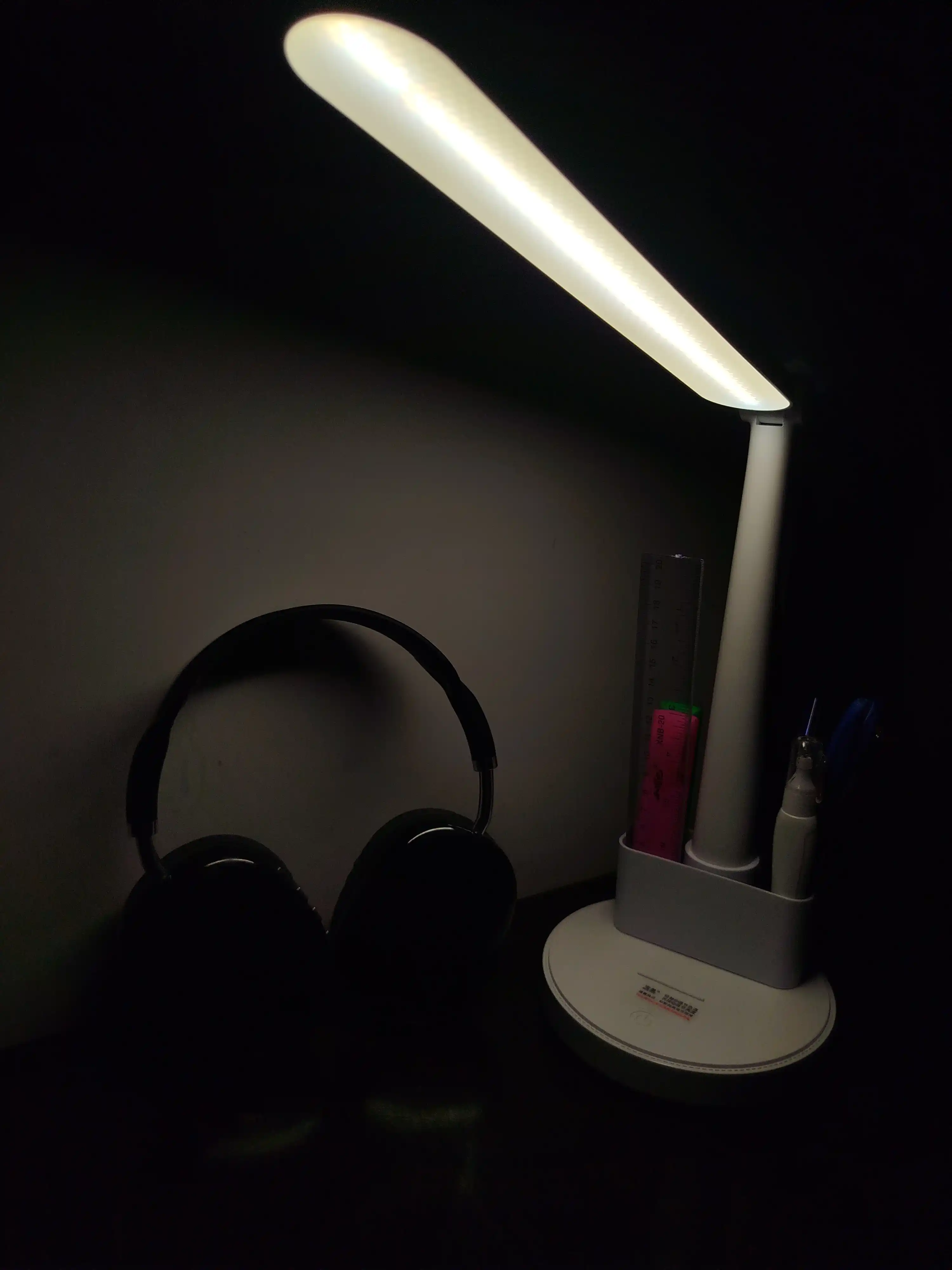 Smart LED lampa, yorqin nur va tashkilotchilik birgalikda