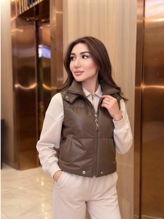 Ayollar kurtkasi, yengsiz, kundalik kiyish uchun mo‘ljallangan, o‘lchamlari M, L, XL