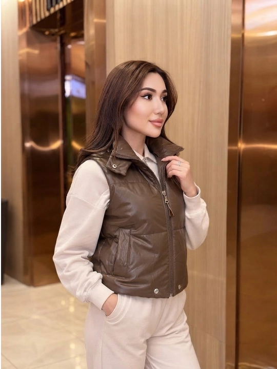 Ayollar kurtkasi, yengsiz, kundalik kiyish uchun mo‘ljallangan, o‘lchamlari M, L, XL