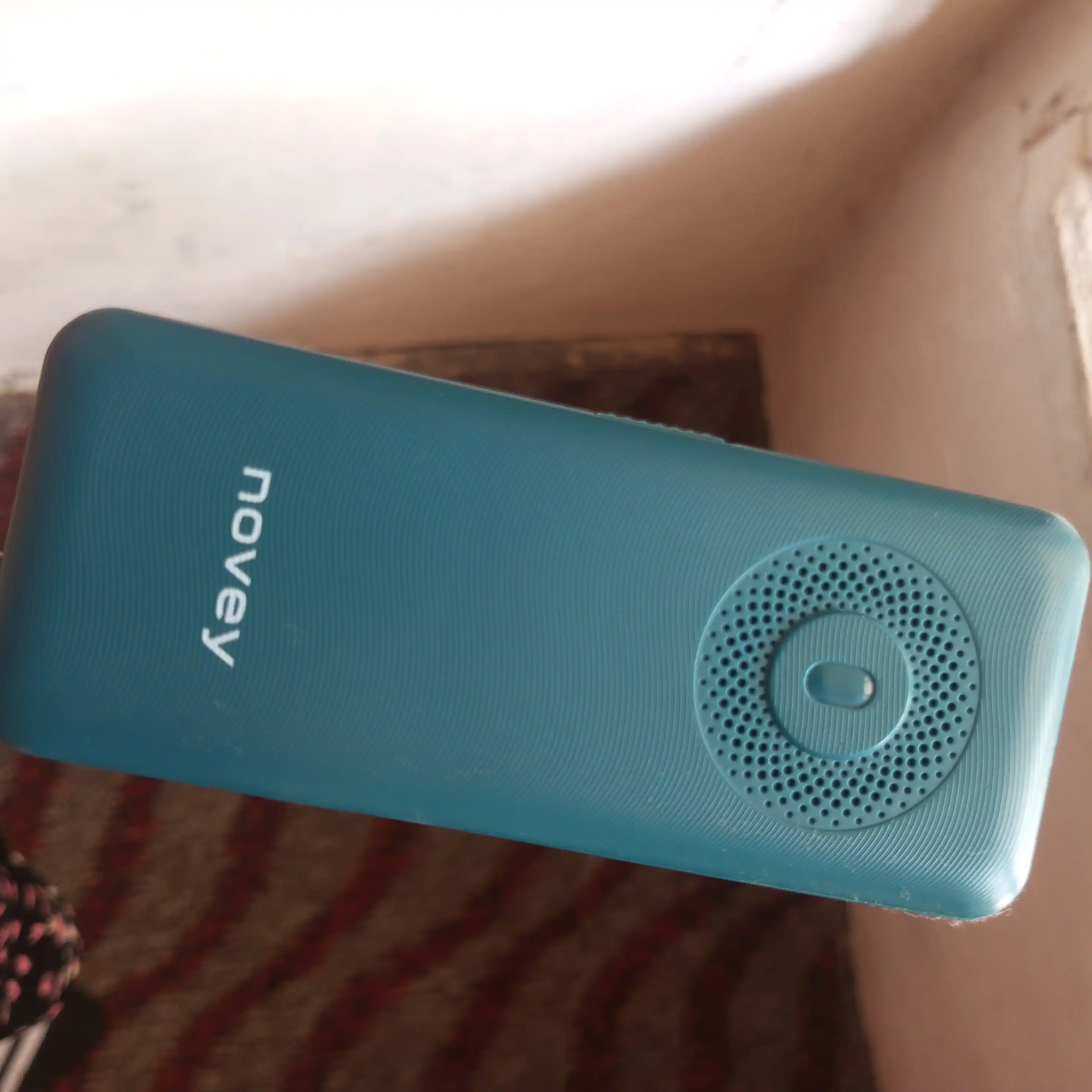 Novey 101 knopkali telefon, kamerasiz, 2 SIM, 5 rang