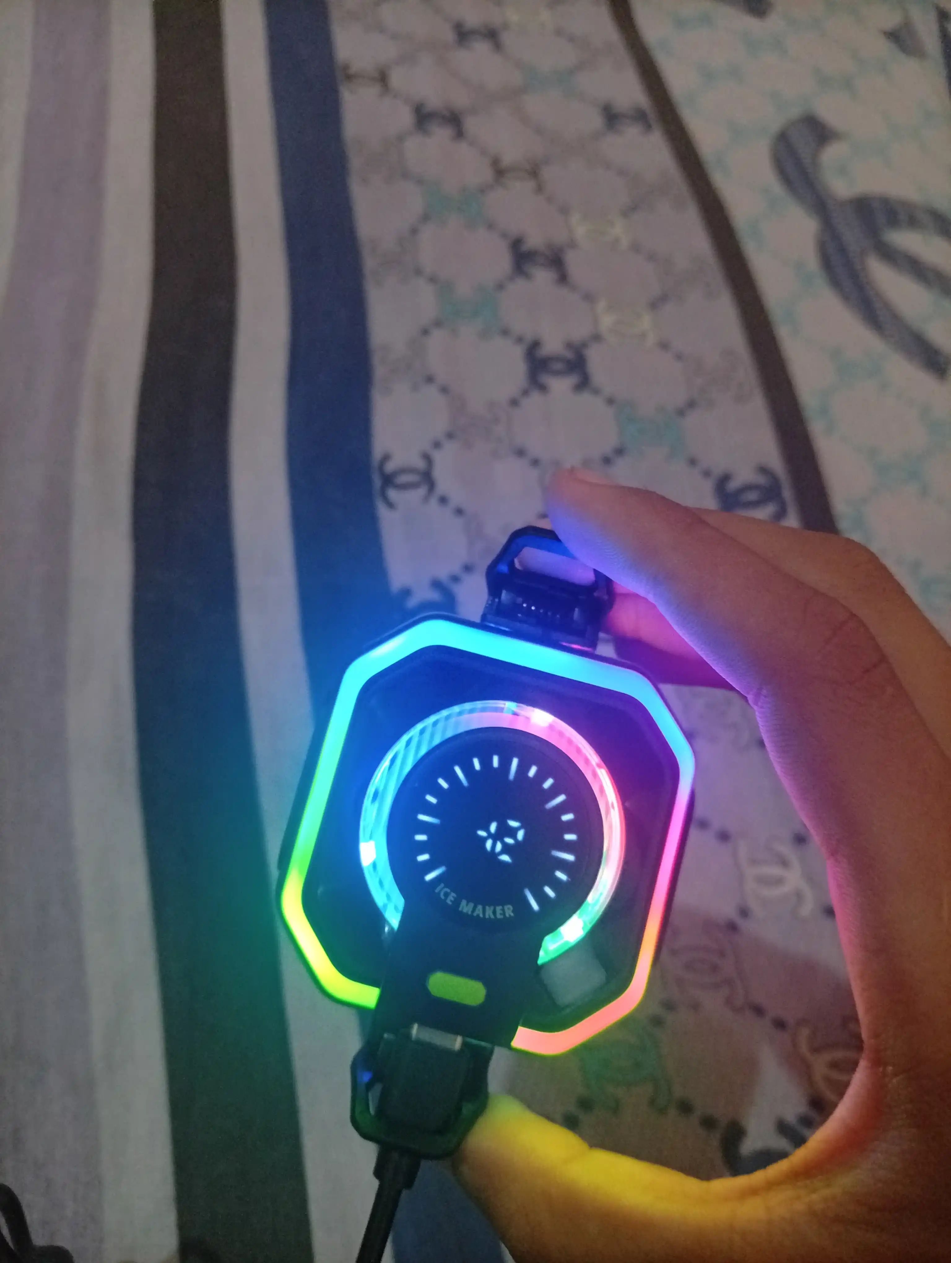 Кулер для телефона магнитный с RGB подсветкой, скорость вращения 8000 об/мин JS86