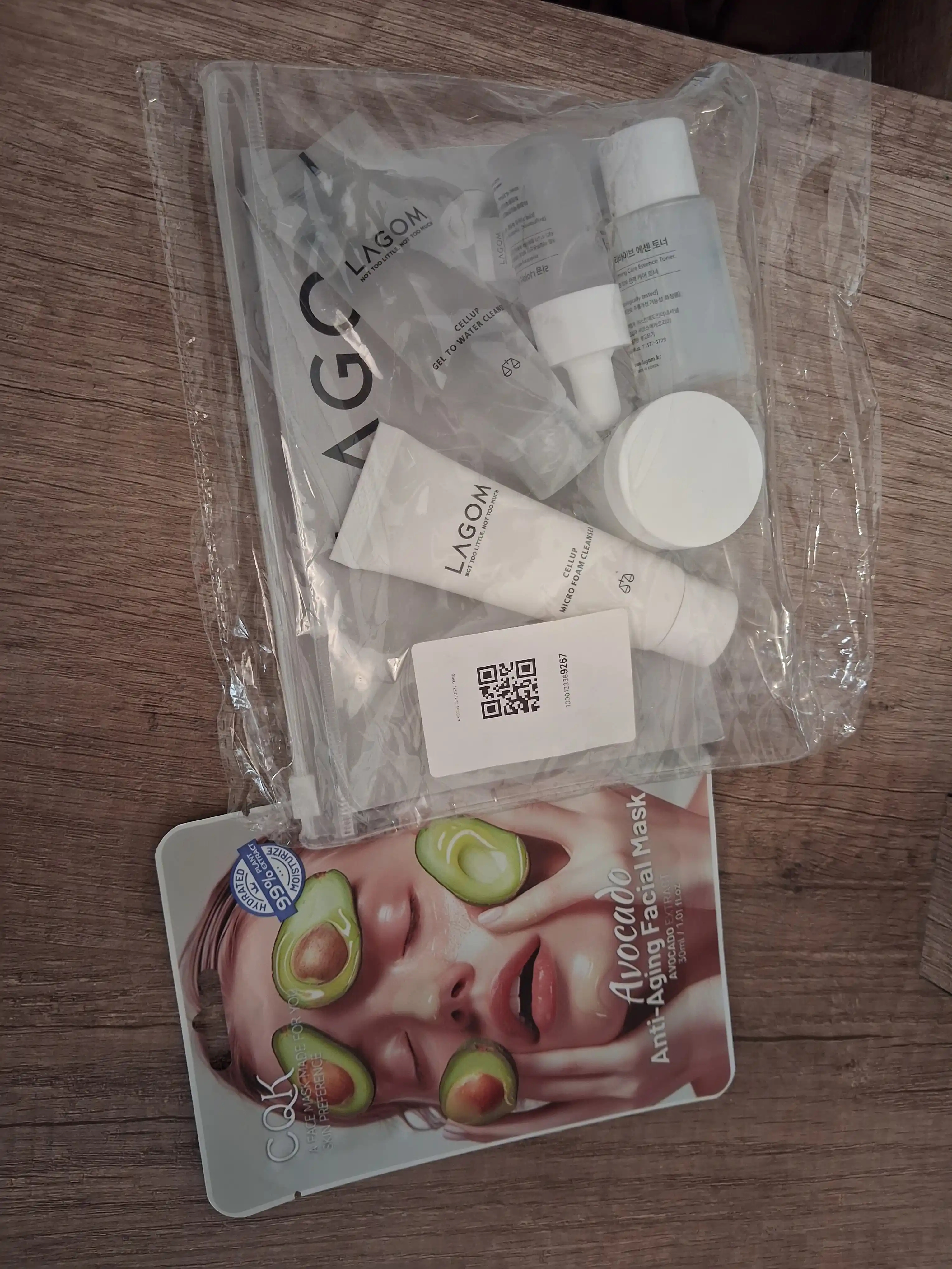 LAGOM TRAVEL KIT набор средств с косметичкой 5 продуктов