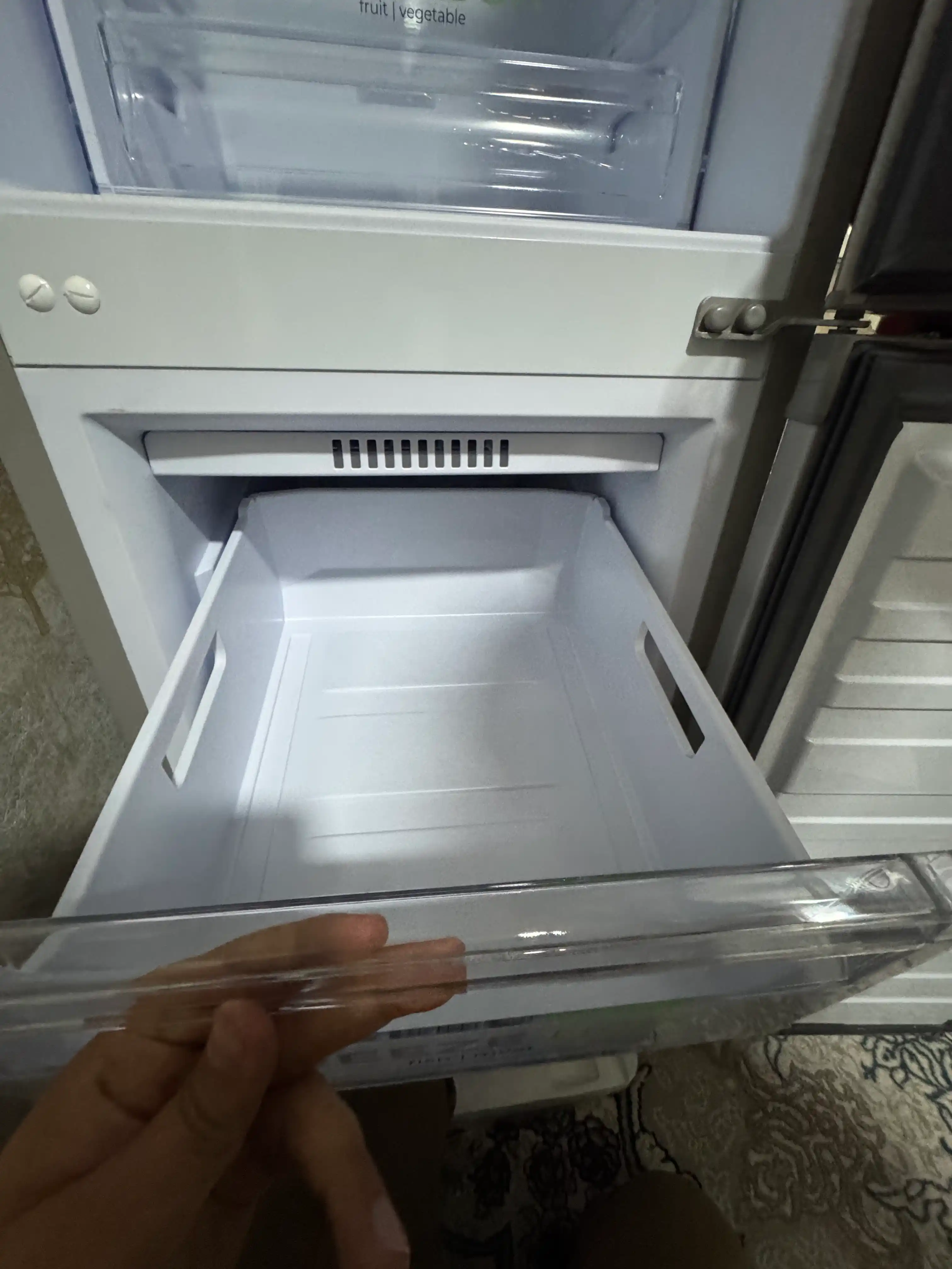 Ikki kamerali muzlatgich Бирюса M420, hajmi 205 litr