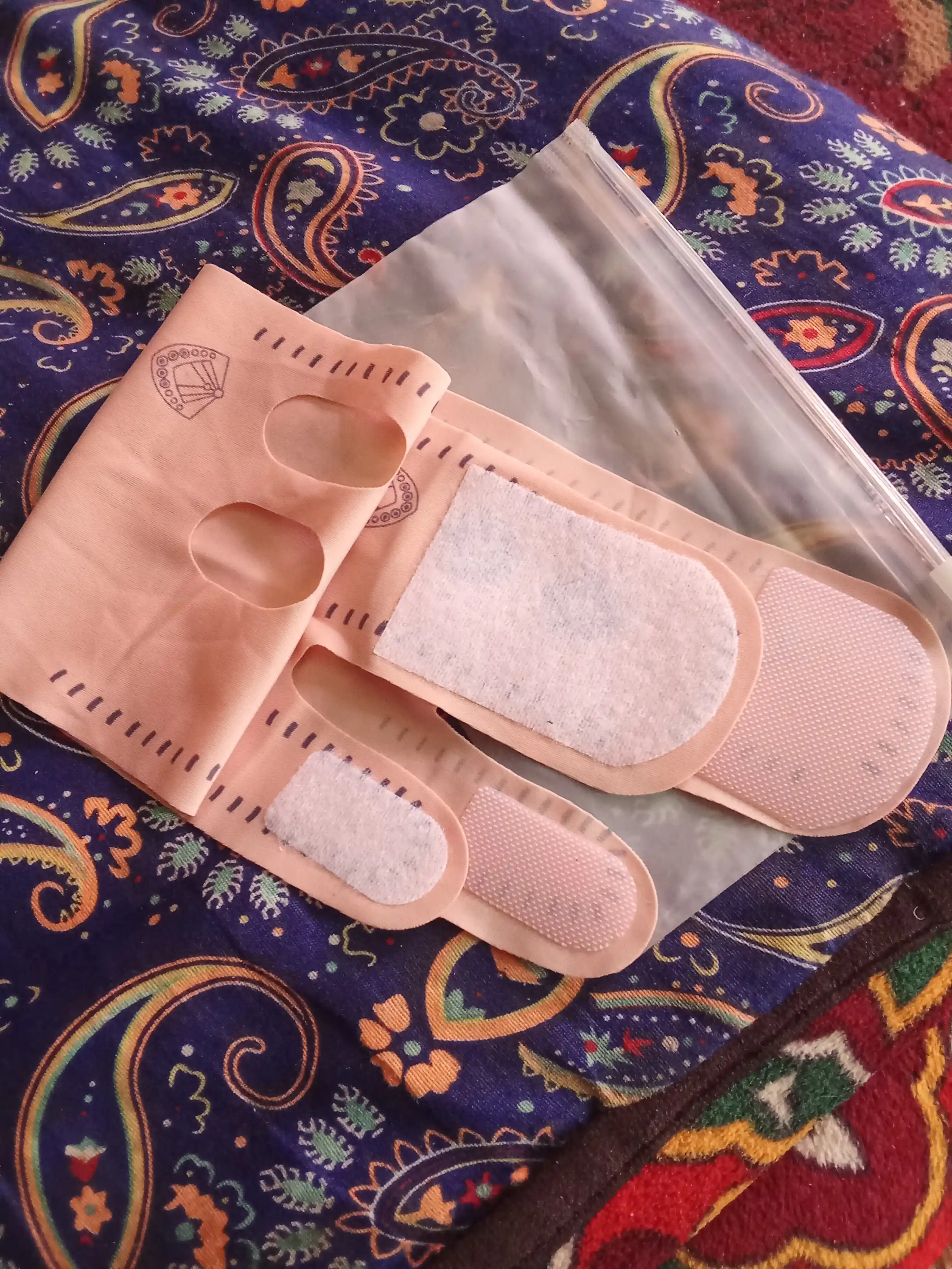 Yuzni tortish uchun bandaj, ikkinchi iyak uchun V-niqob, yuz ovalini tuzatish moslamasi