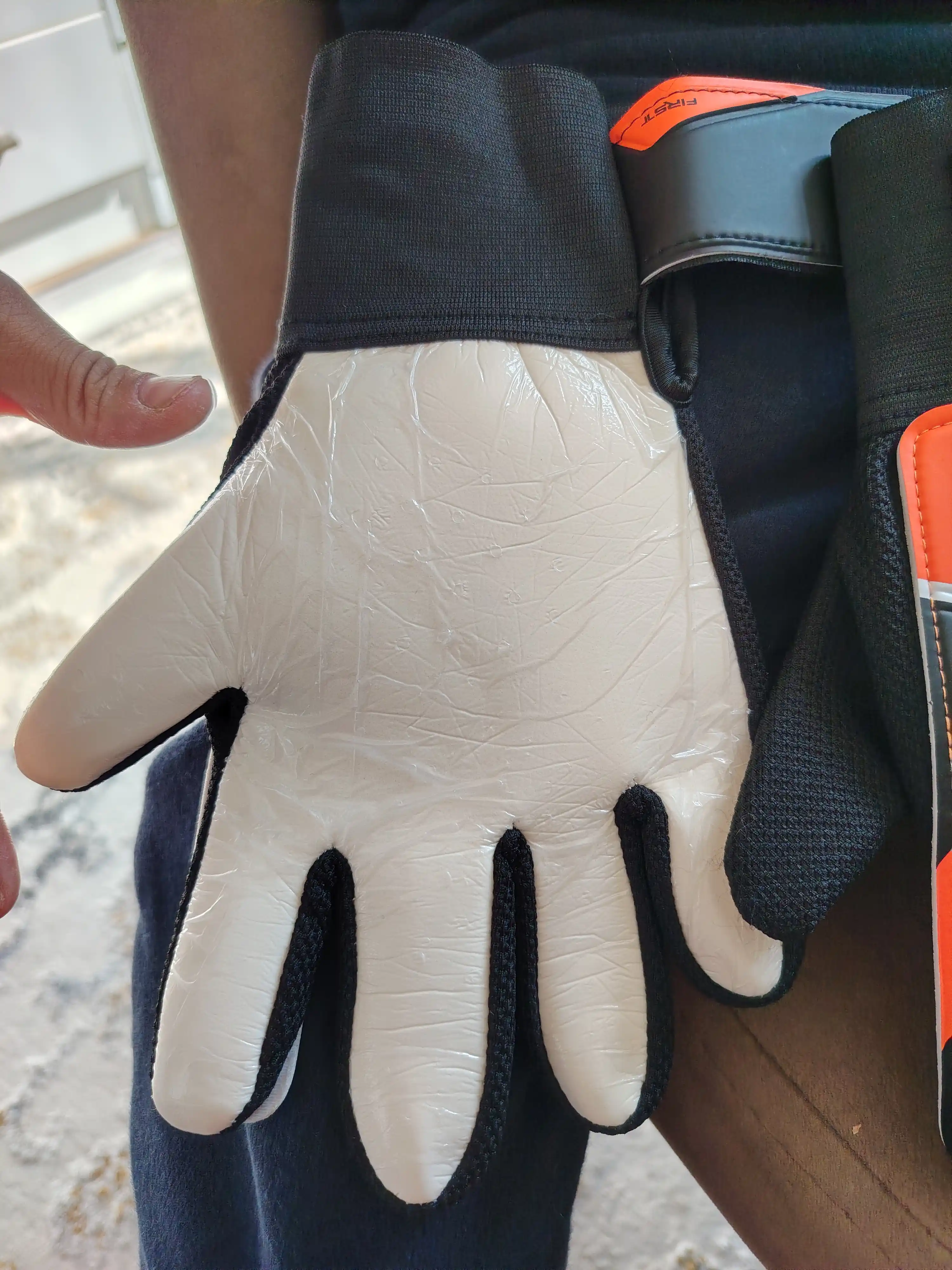 Bolalar futboli darvozabon qo'lqoplari