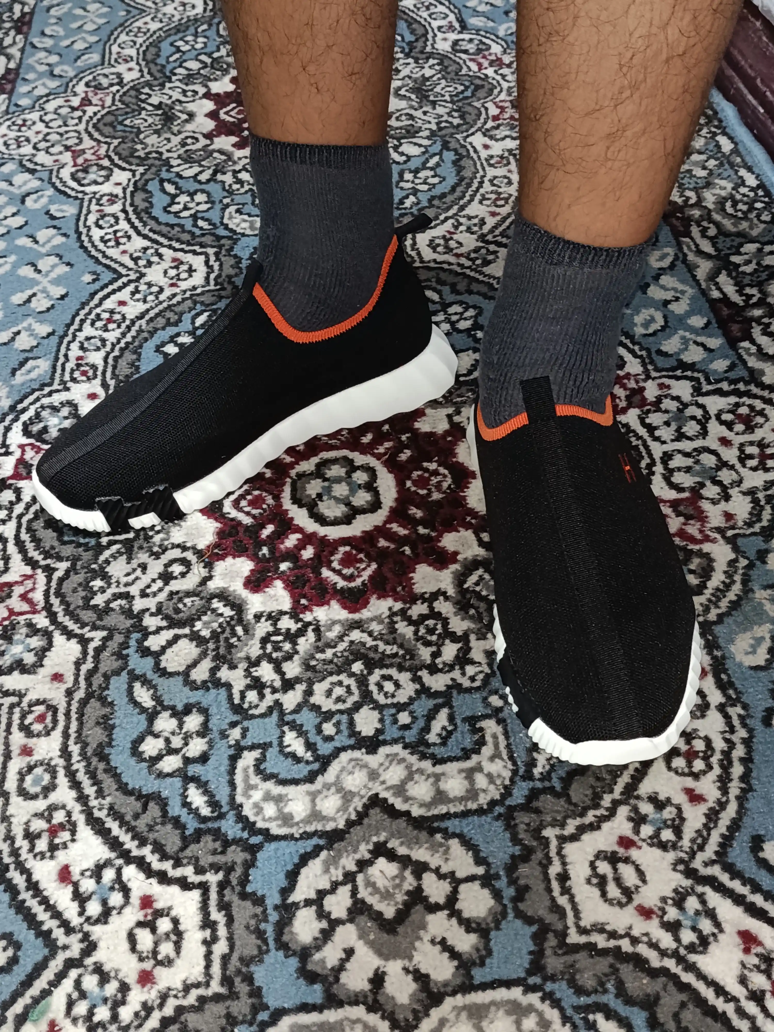 Erkaklar uchun yengil slipon krossovka, kundalik va sport uslubda