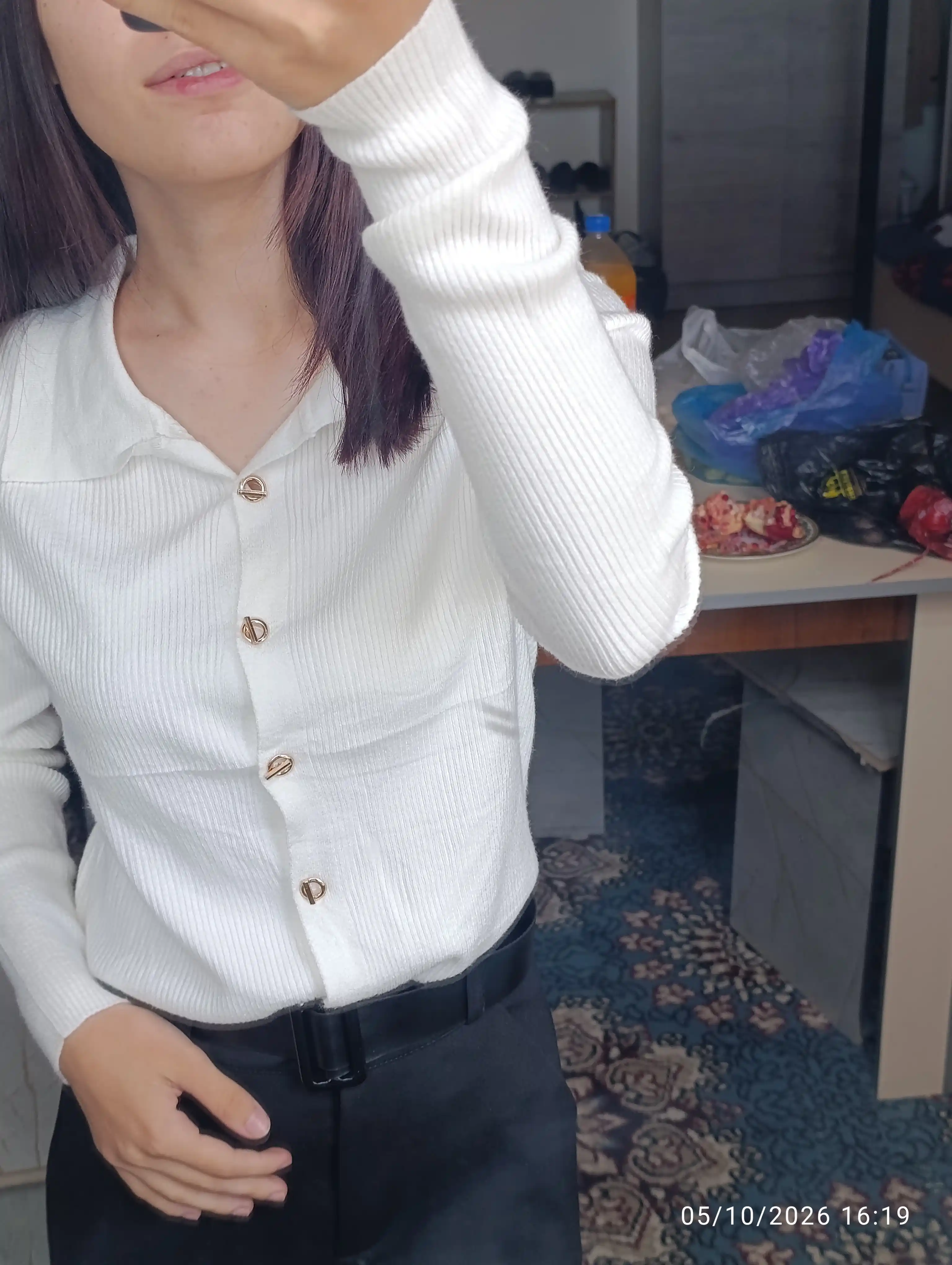 Ayollar svitrlari kuz, qish, bahor uchun standart o'lchamda, tugmali