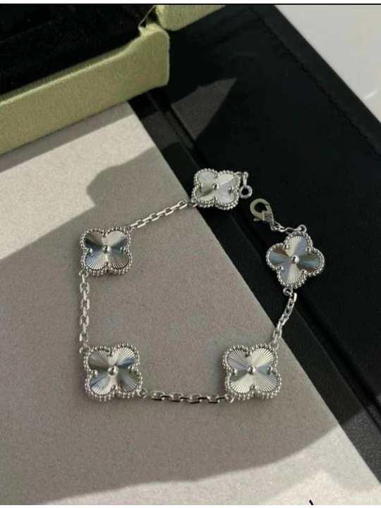 Van cleef,cartier,3 dona braslet to‘plami, zamonaviy va nafis zargarlik aksessuarlari