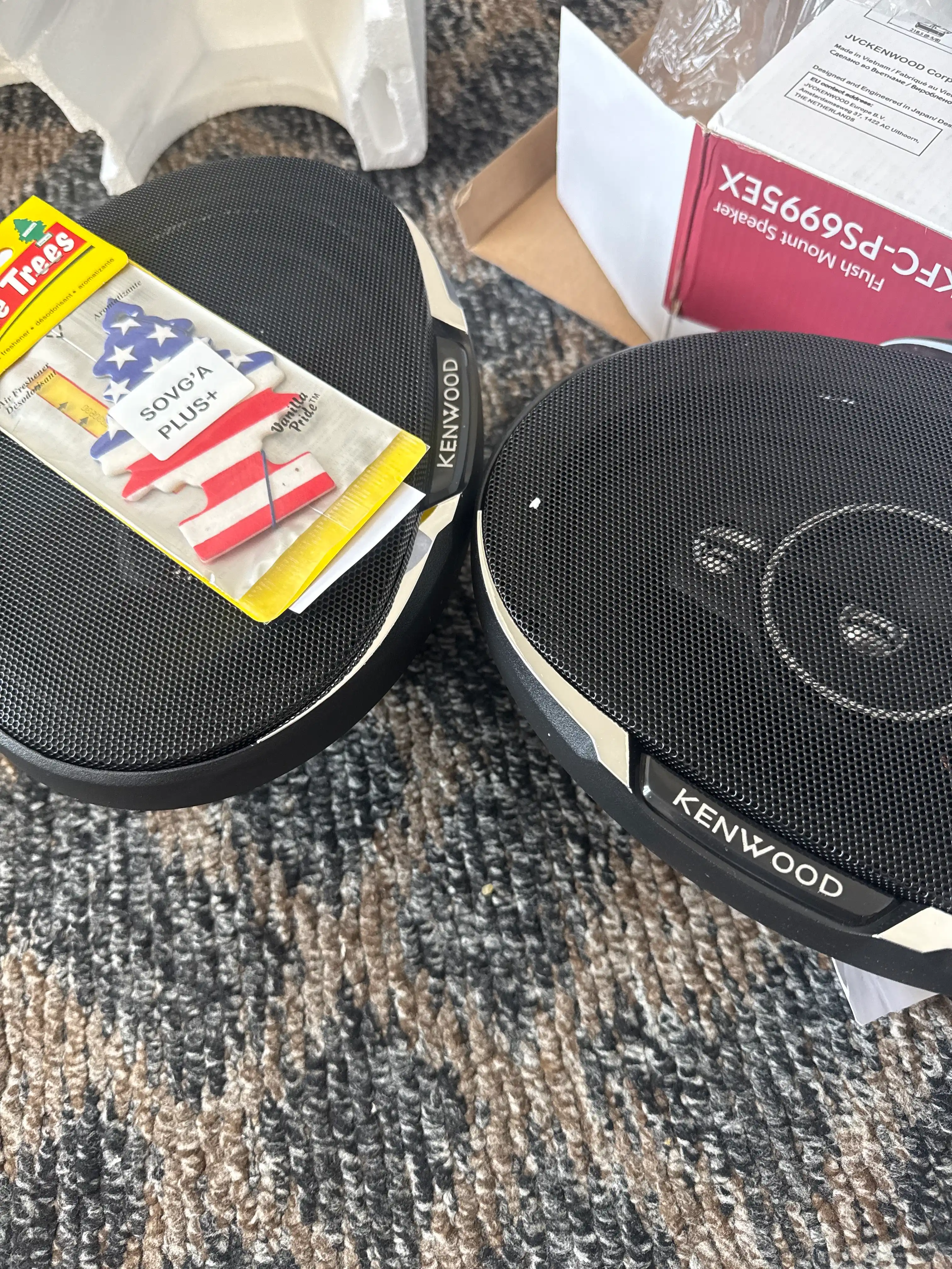 Колонки Kenwood имеют качественный звук, у нас продается надежный товар