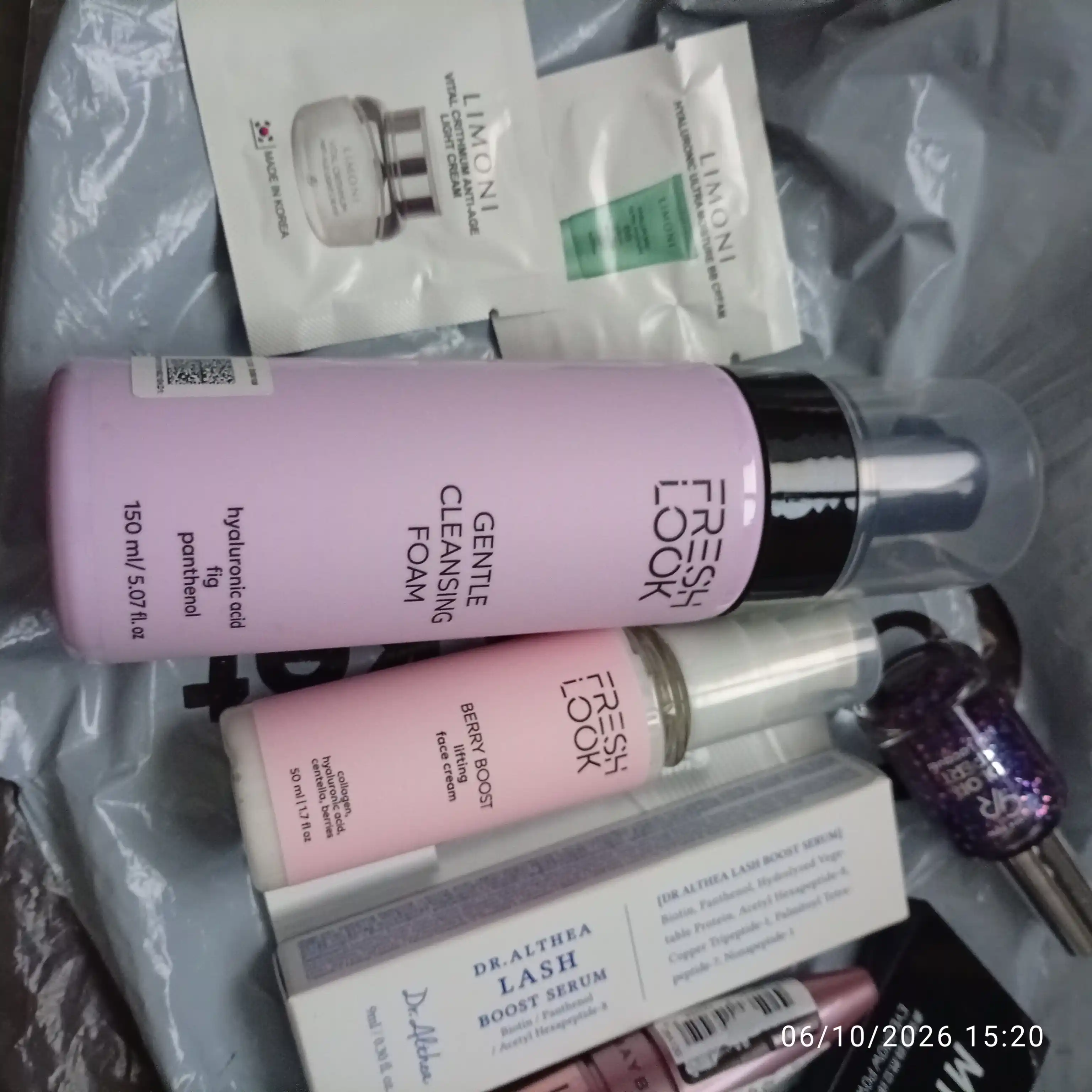Yuz uchun lifting kremi — FRESH LOOK BERRY BOOST FACE CREAM, 50 ml
