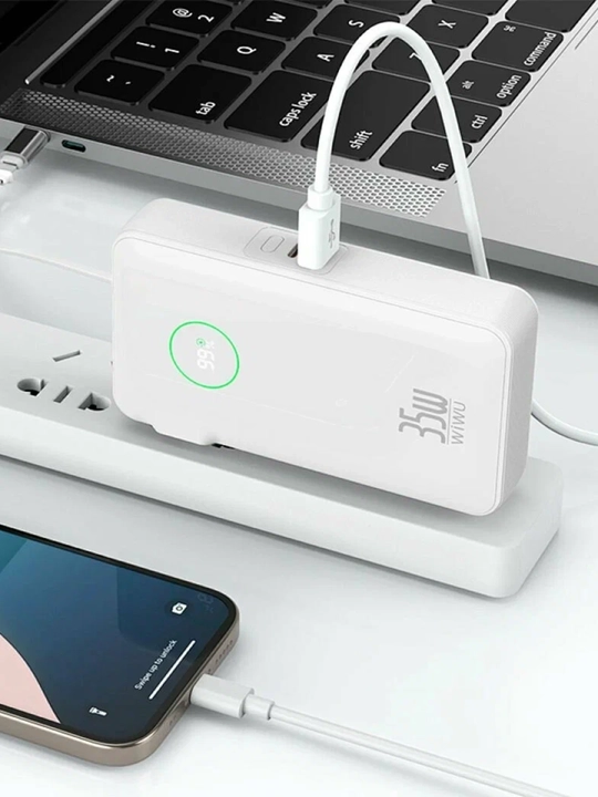WiWU NOBLE 35W Power Bank – дисплей, выдвижной кабель 70 см