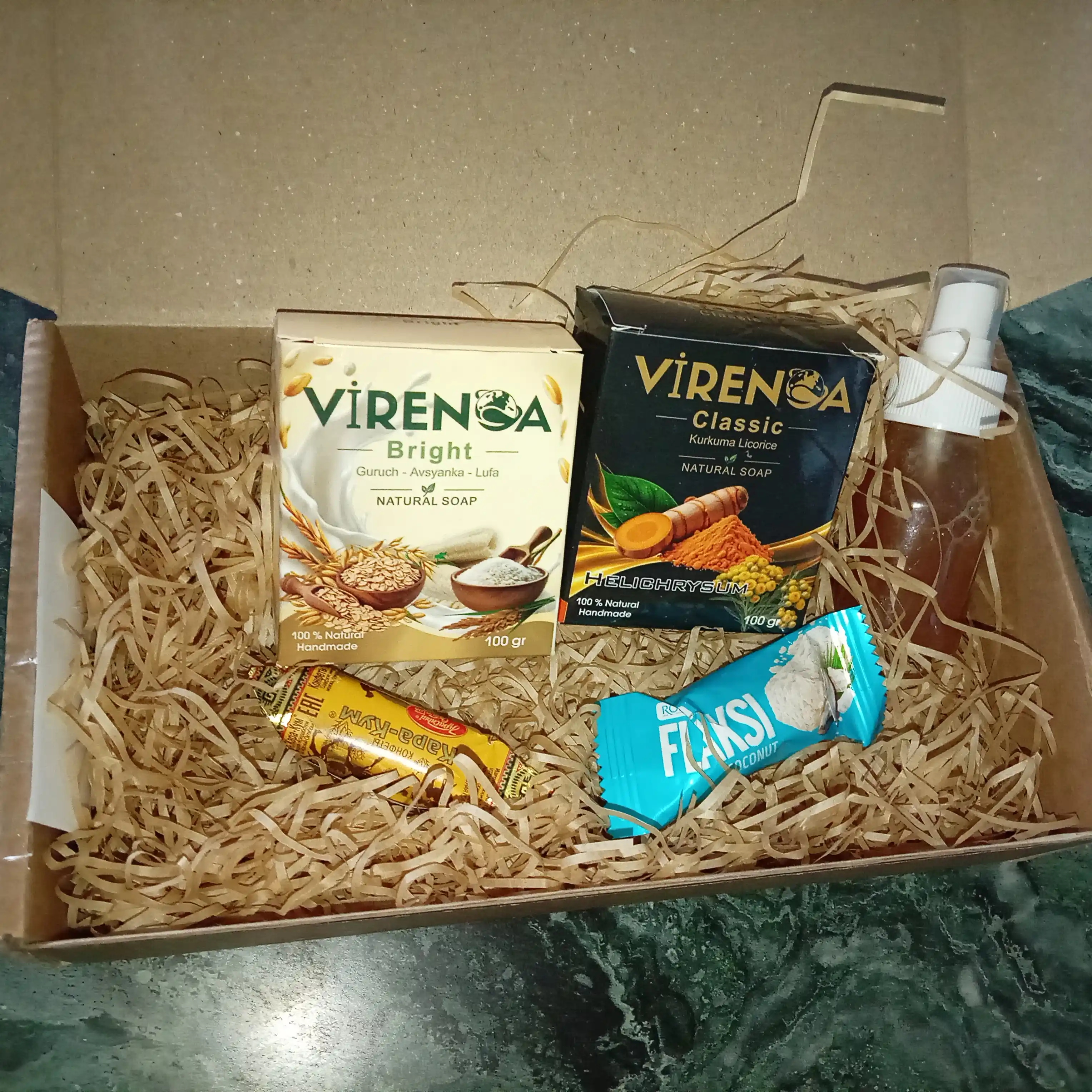 Tabiiy oqartiruvchi yuz sovuni Virenoa Classic kurkuma va meyan ildizi bilan, 100 g Bright
