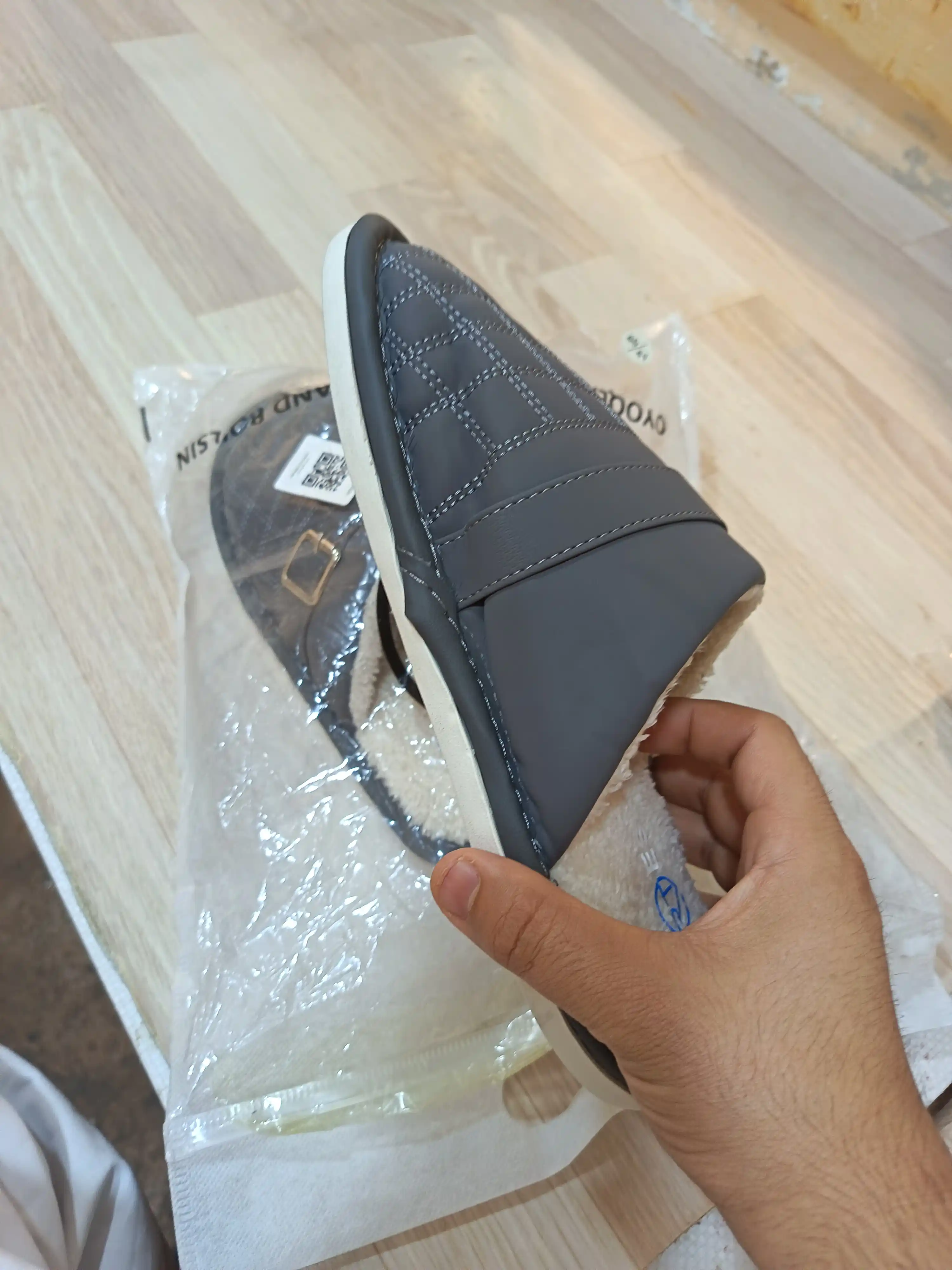 Erkaklar uy shippagi, yumshoq issiq mo‘ynali tapochka, qulay qishki oyoq kiyim