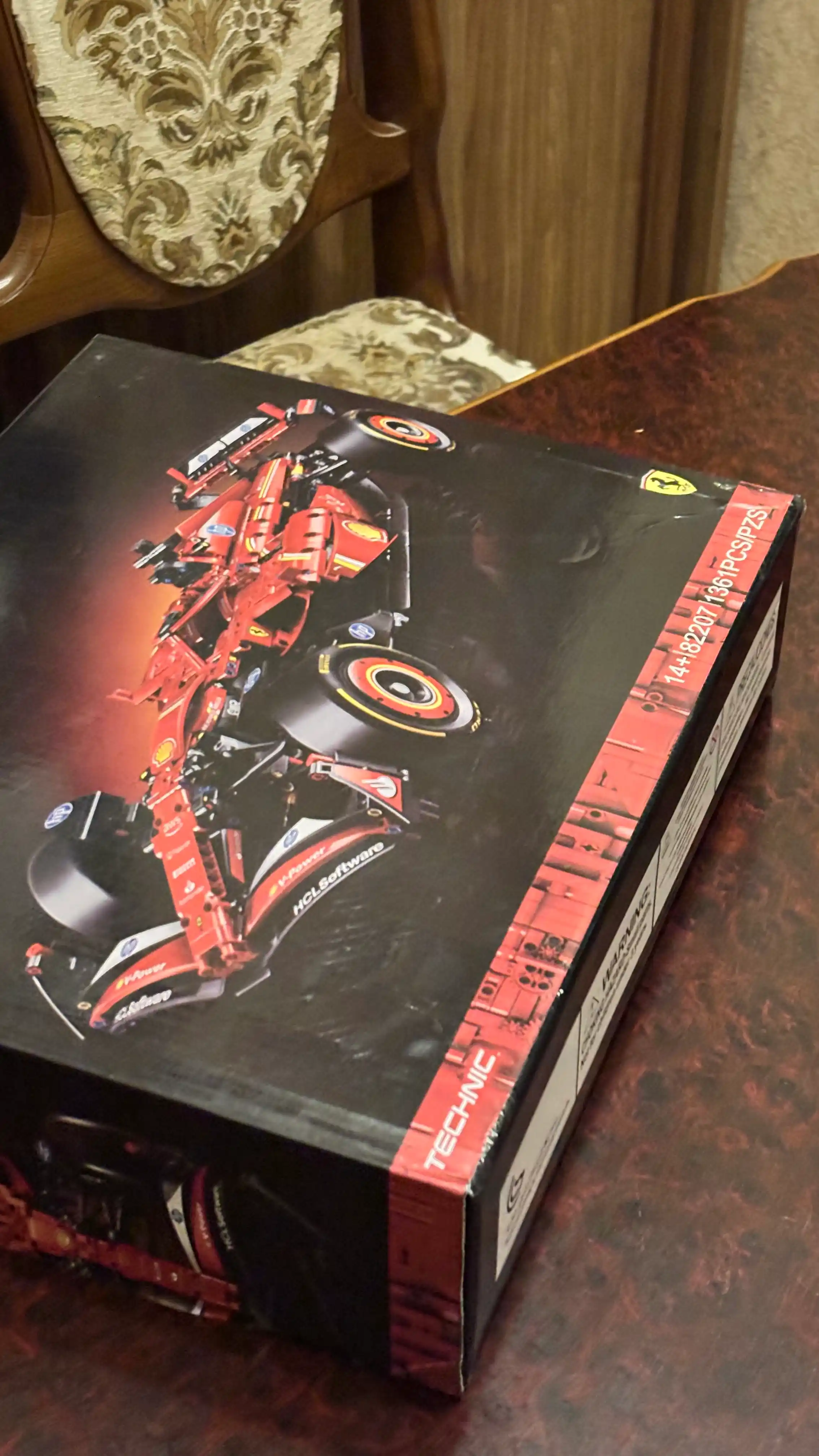 Formula 1 poyga mashinasi konstruktori, katta model 1:8 Technic, LEGO bilan mos keladi