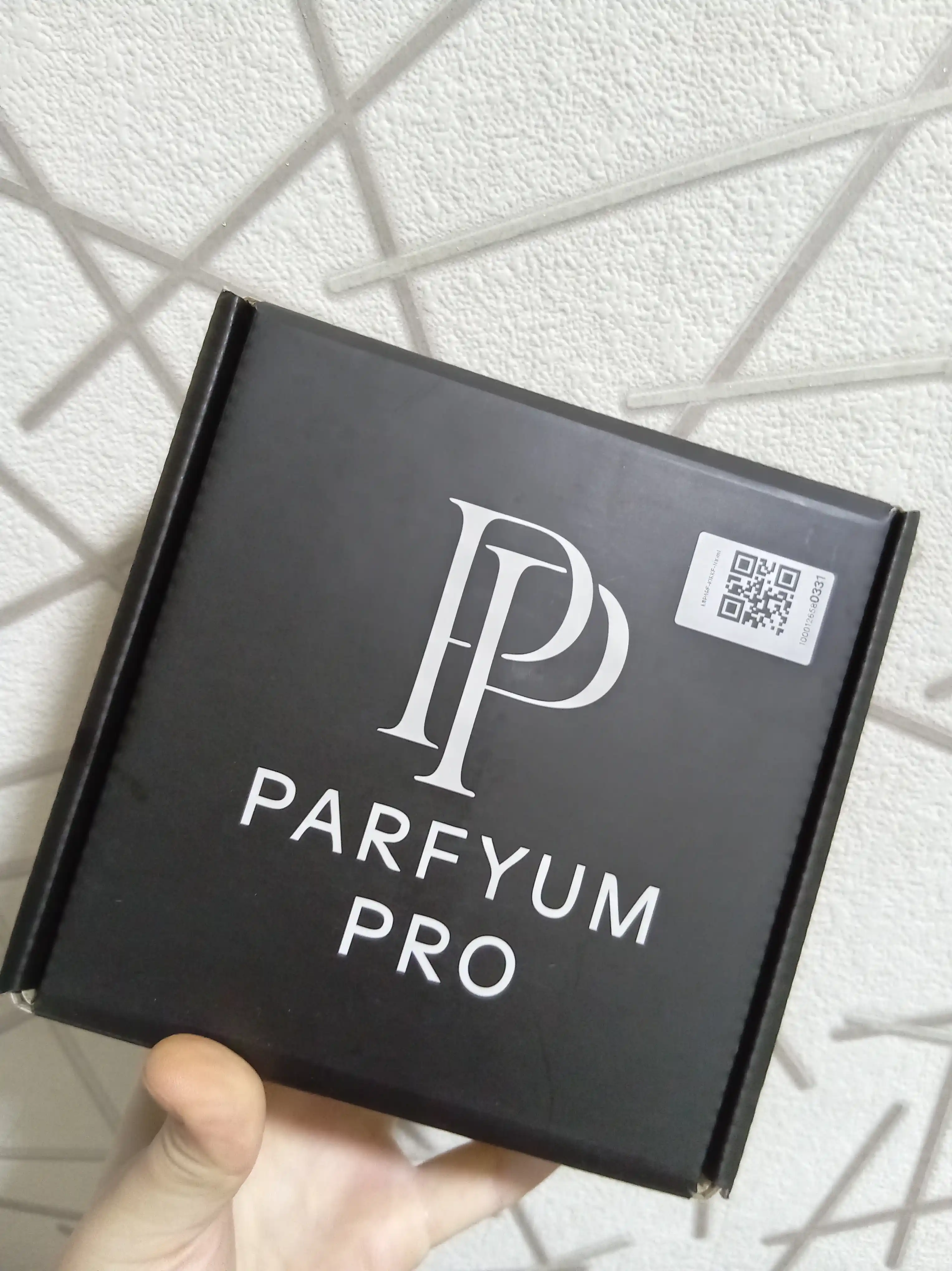 Erkaklar va ayollar uchun Kirke atiri, Kirke by Parfyum Pro