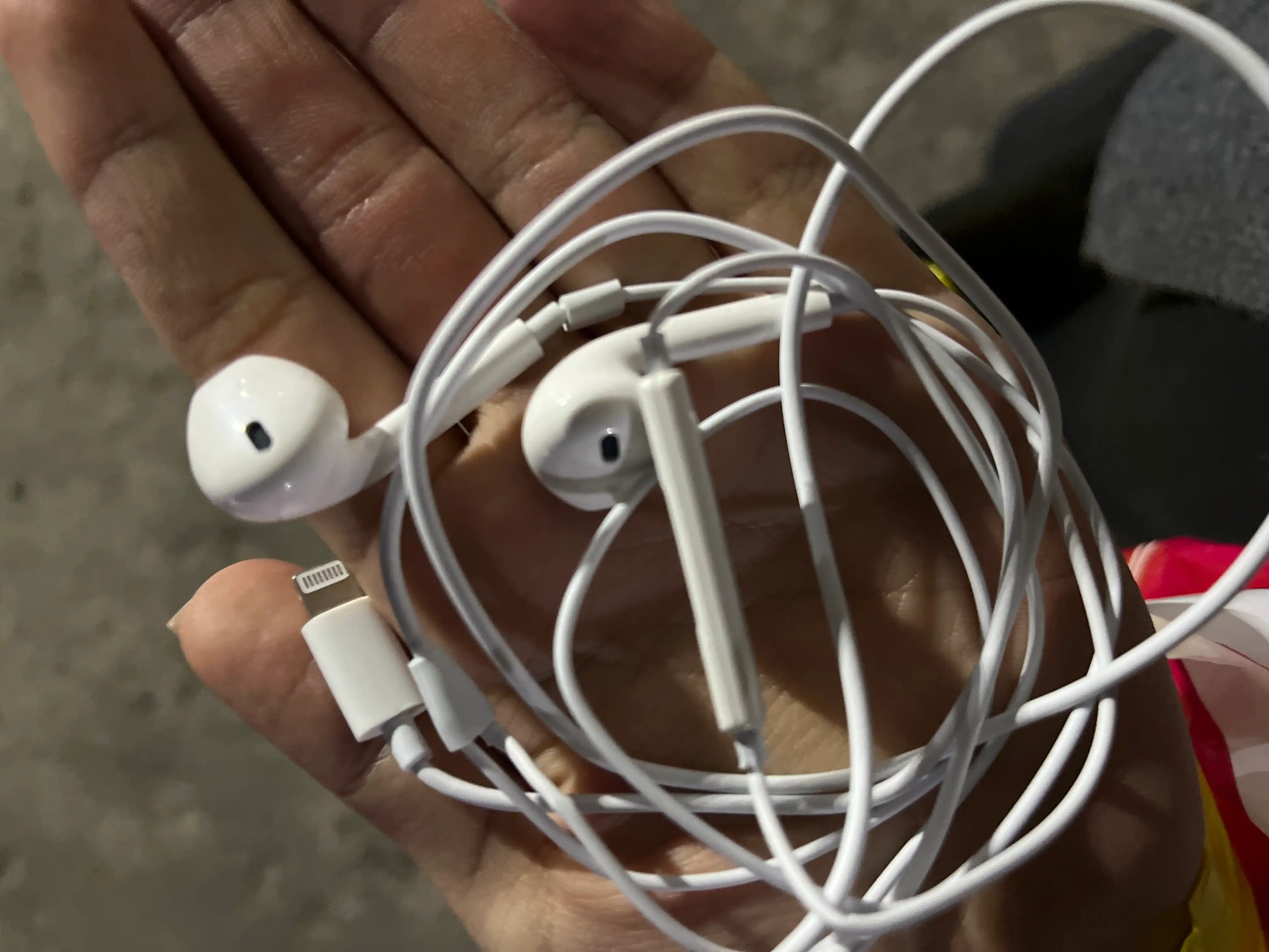 SIMLI iPhone quloqchinlari — Pop-Up mikrofon, Lightning kabel, tiniq ovoz