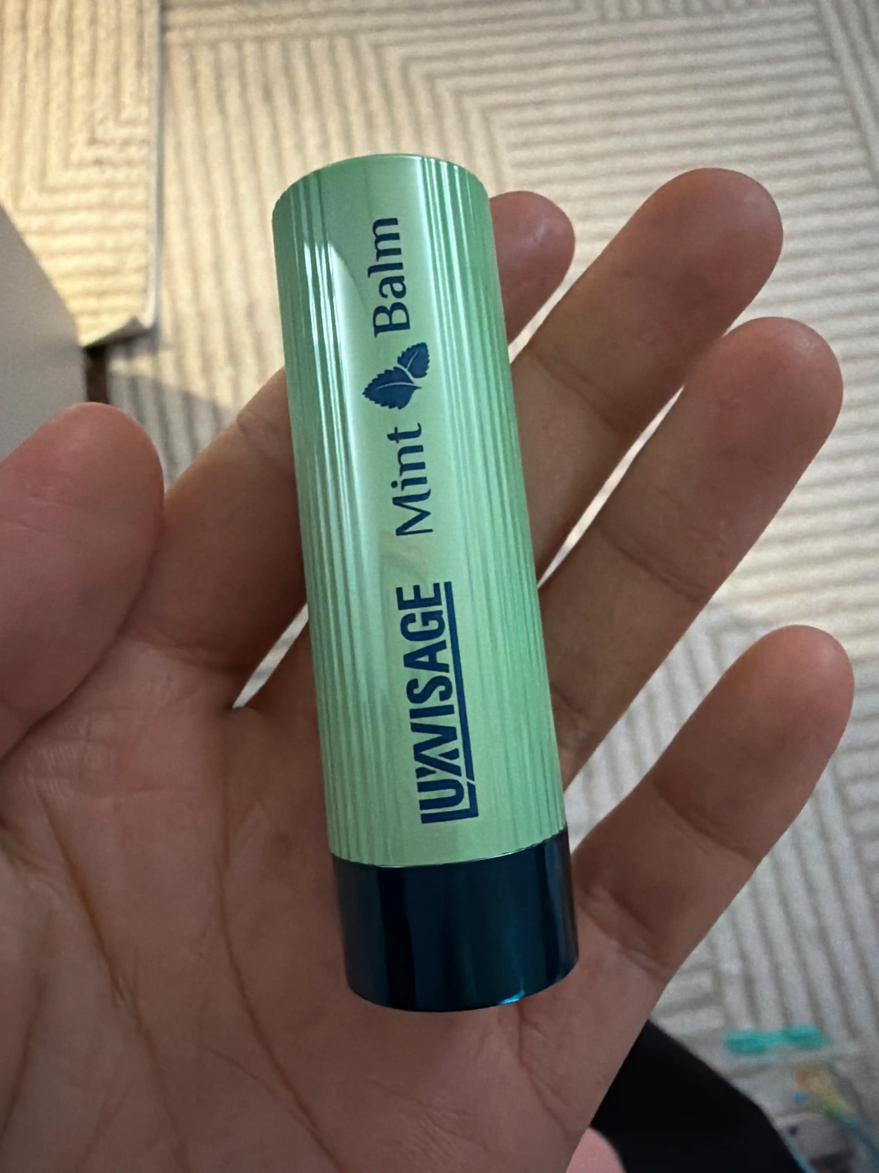 LUXVISAGE Mint Balm lab bo‘yog‘i-balzami, namlantiruvchi ta’sirga ega