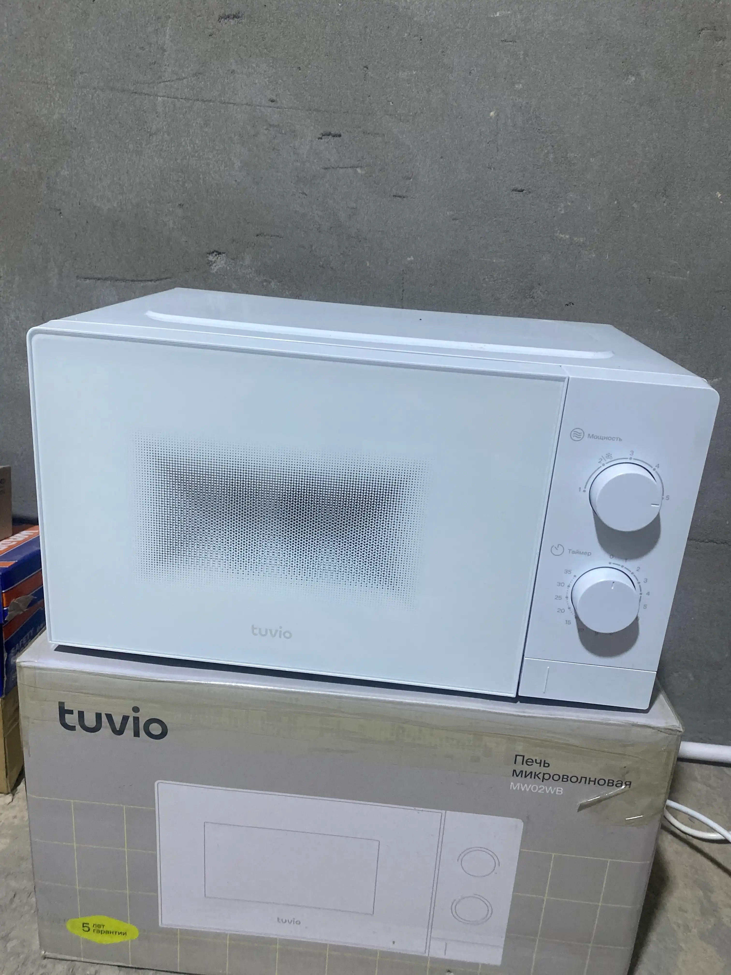 Микроволновая печь 20 л с регулировкой мощности и таймером Tuvio MW02WB, белая