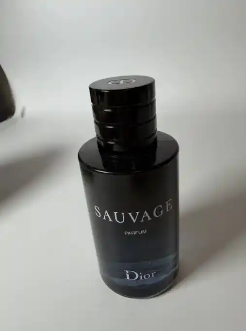 Erkaklar parfyumlangan suvi Dior Sauvage, 100 ml, to‘yingan hid