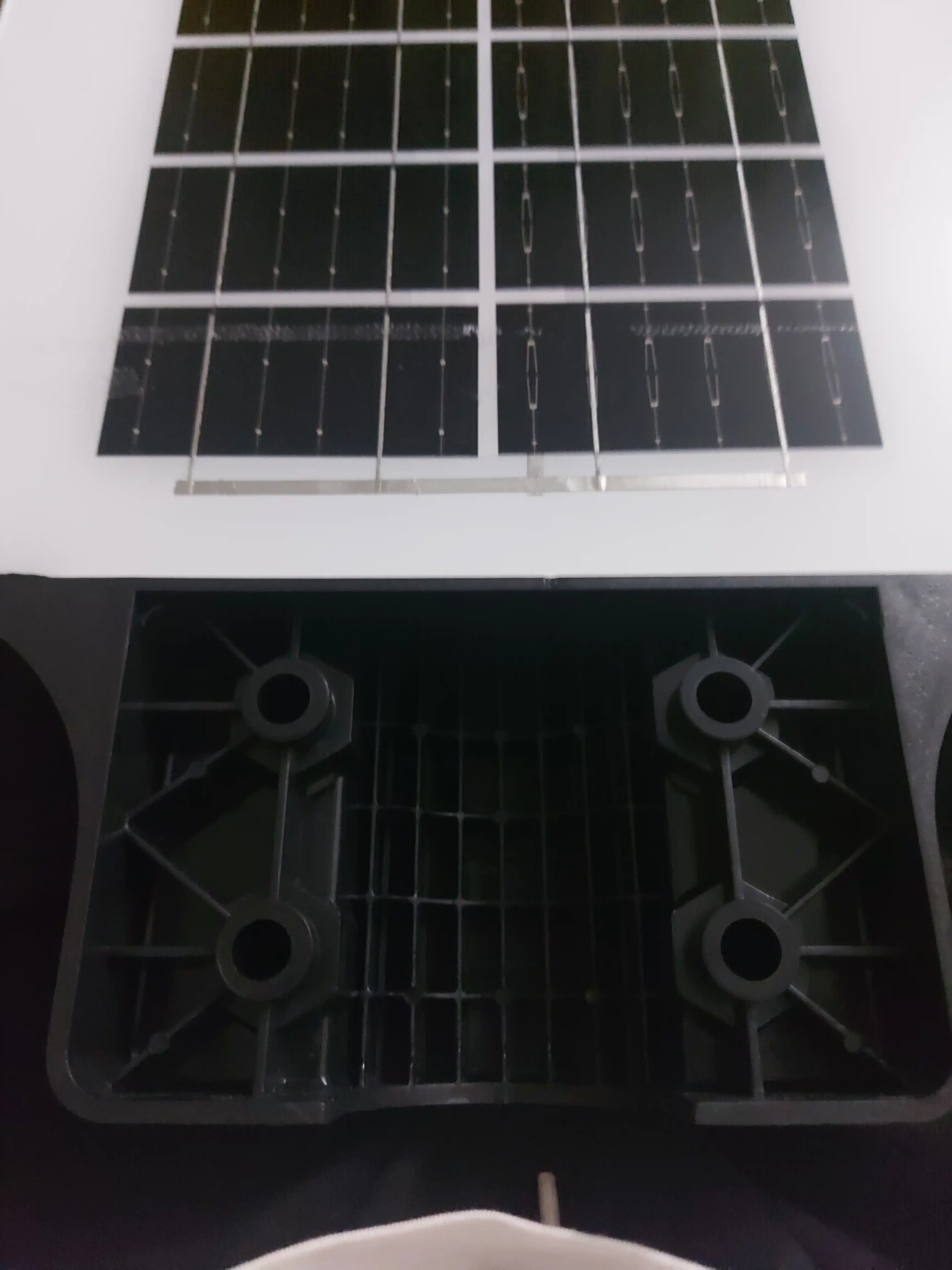 Quyosh panelli ko'cha chirog'i Beltoms 150W 6000K pultli fonar, taymerli simsiz projektori