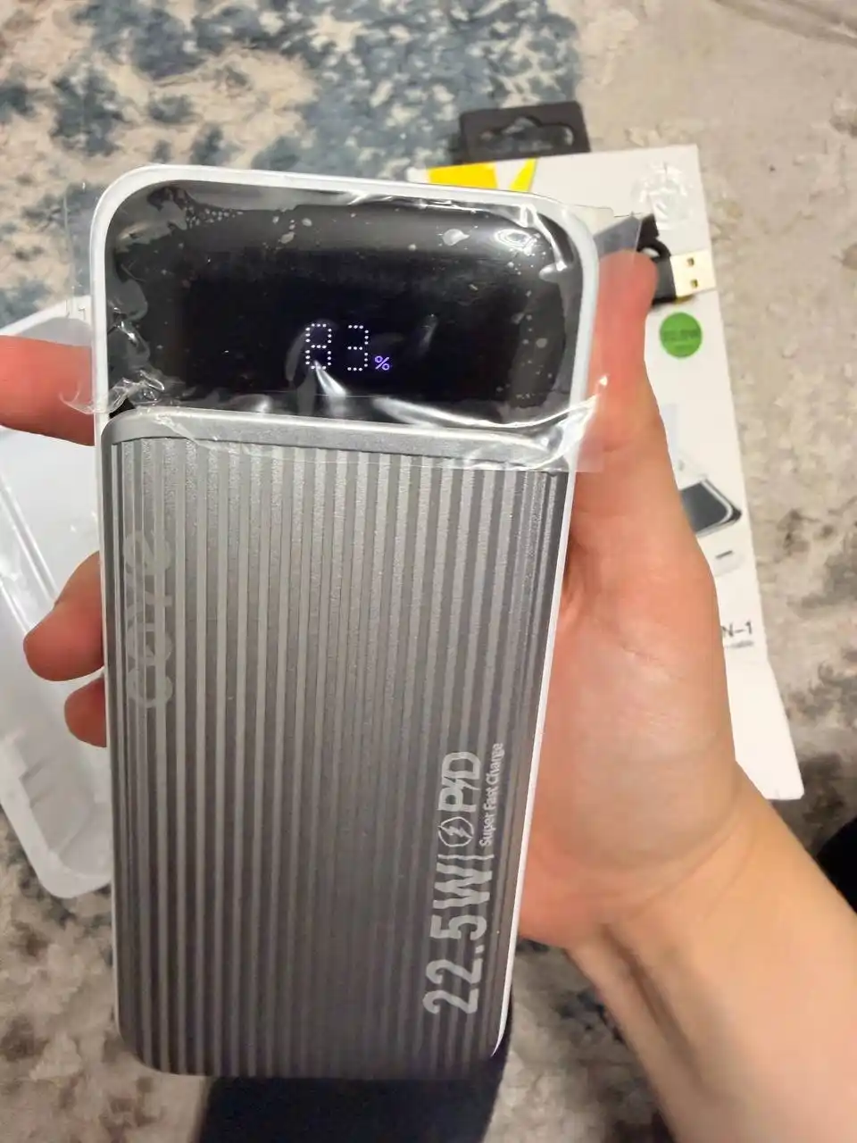 Tashqi akkumulyator Power Bank 20000–30000 mAh, 22.5W, 2 ta ichki kabel bilan