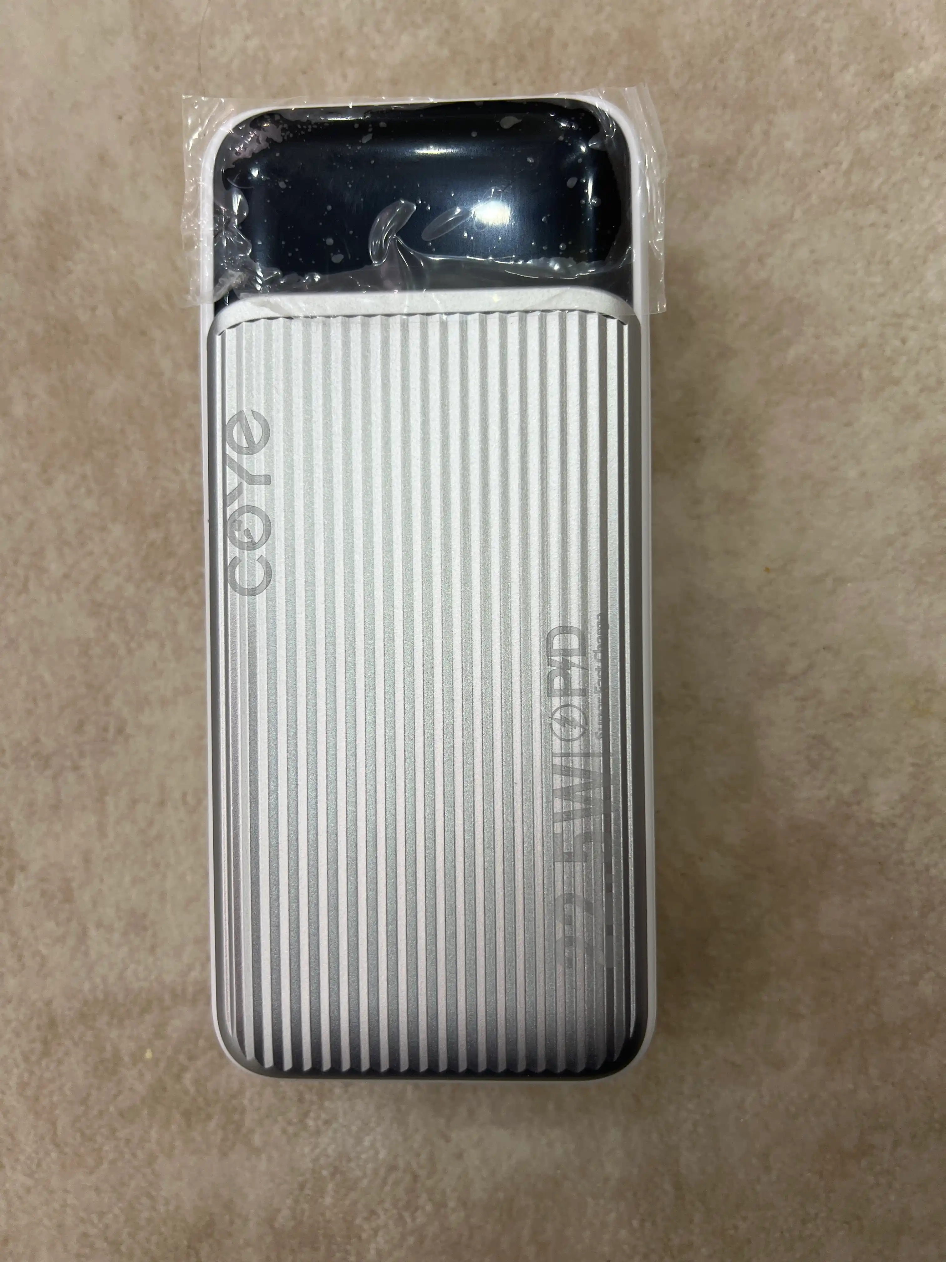 Tashqi akkumulyator Power Bank 20000–30000 mAh, 22.5W, 2 ta ichki kabel bilan