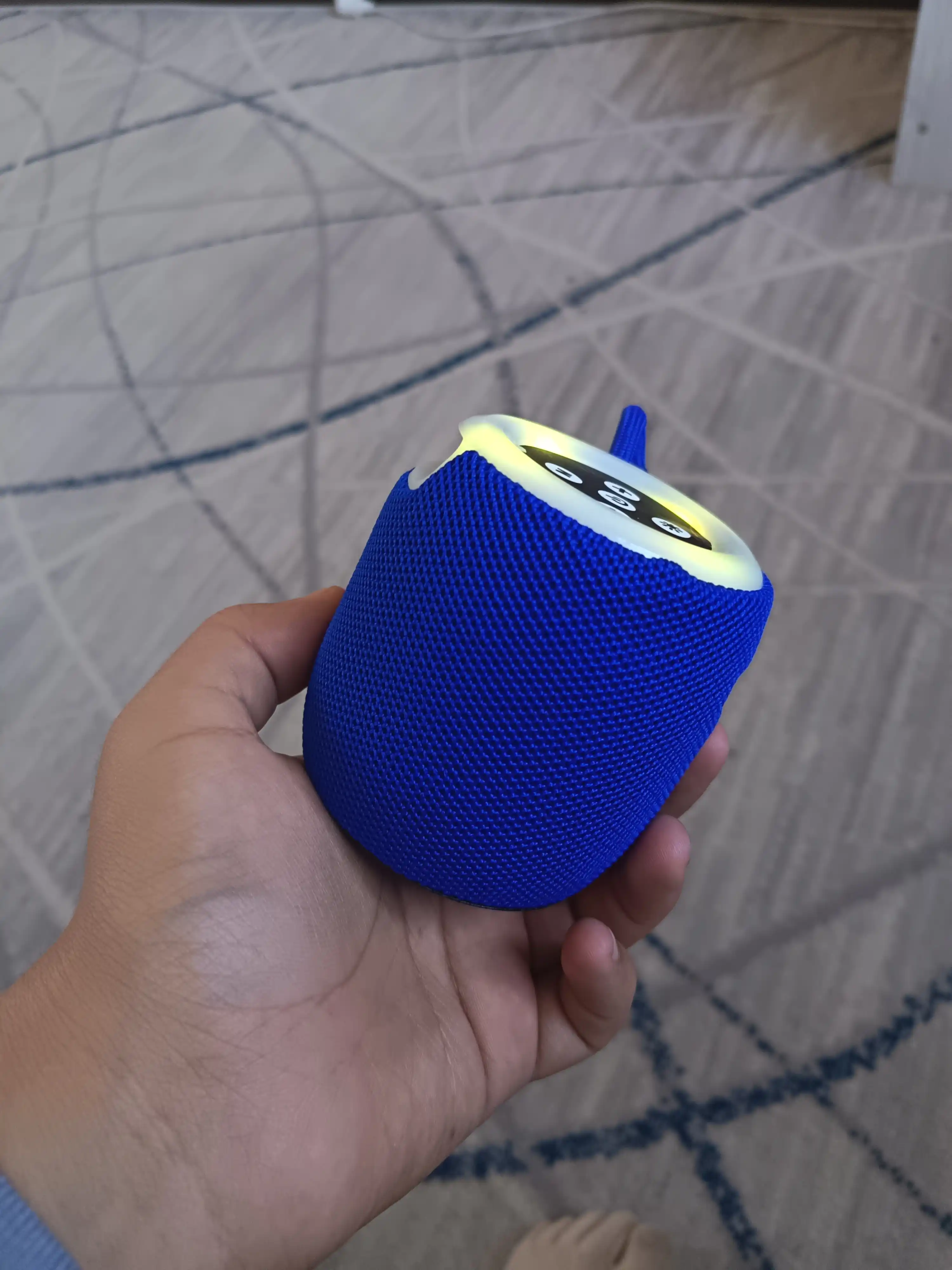 Portativ Bluetooth kalonka  Simsiz audio tizim  Kuchli ovoz